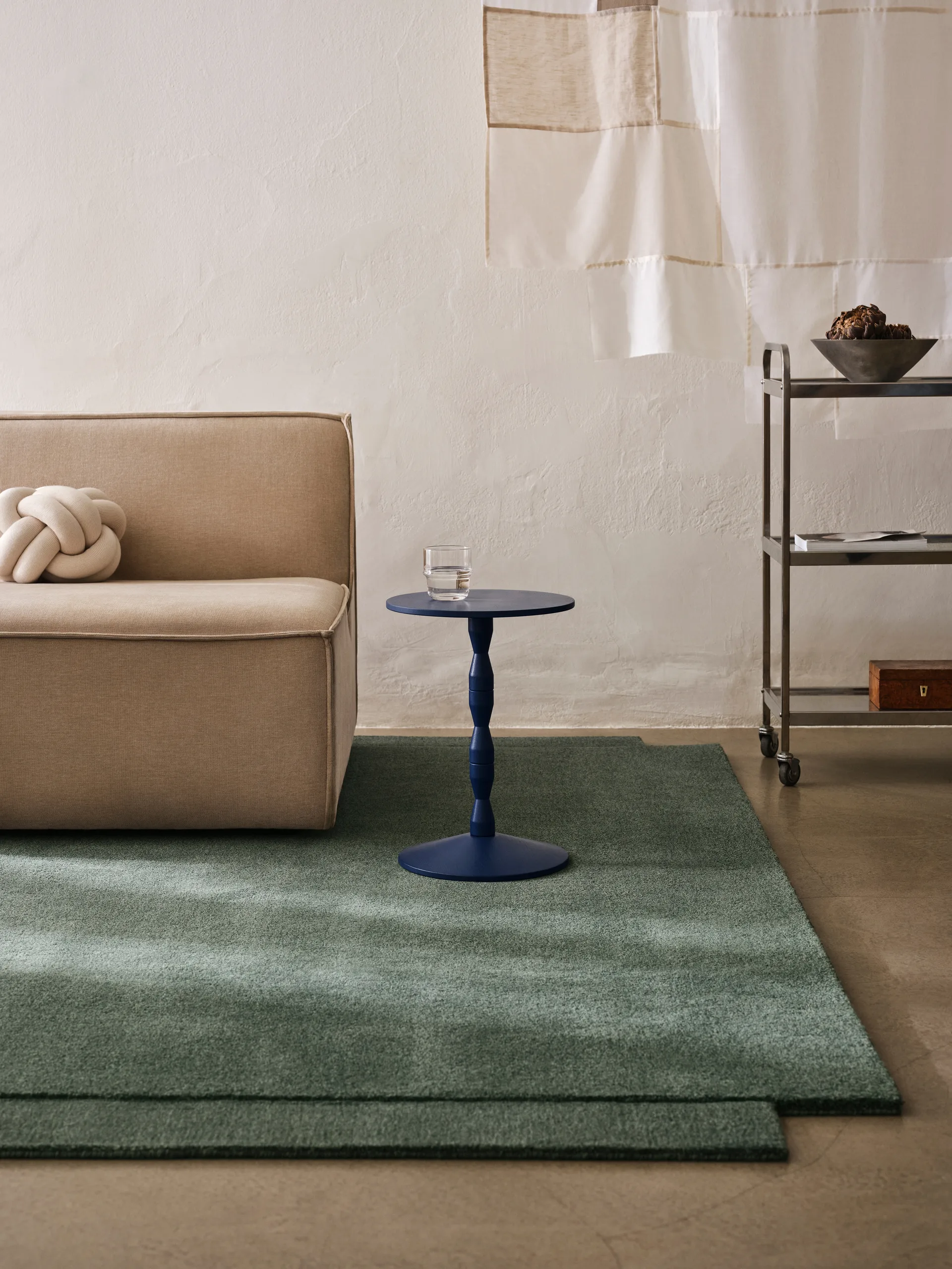 Pedestal bord Ø 31 x 67,5 cm, Blue Design House Stockholm