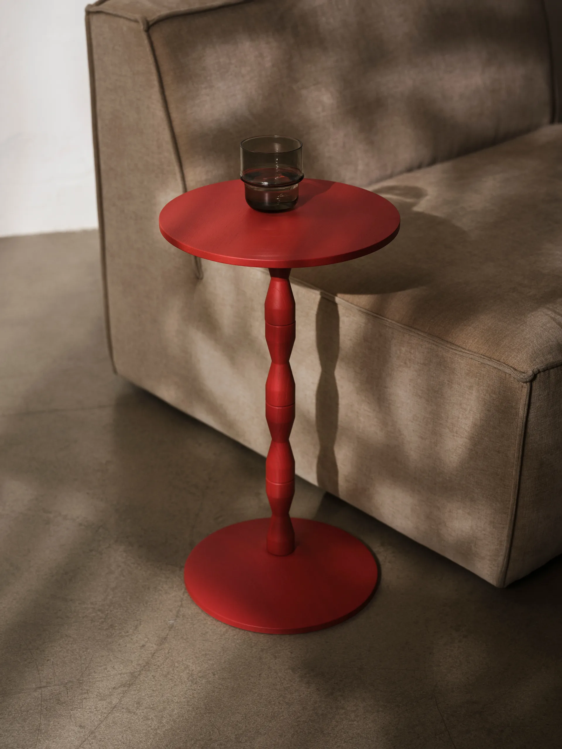 Pedestal bord Ø 31 x 67,5 cm, Red Design House Stockholm