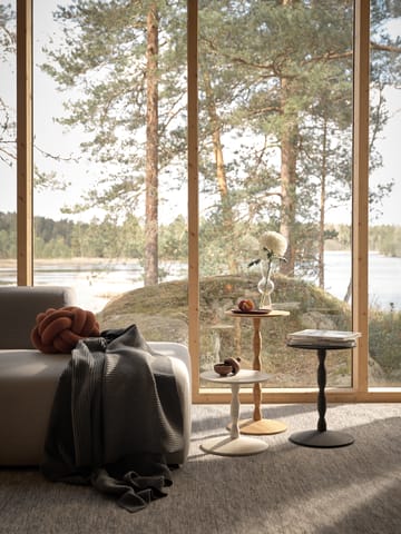 Pedestal bord Ø 31 x 67,5 cm - Stained white grey - Design House Stockholm