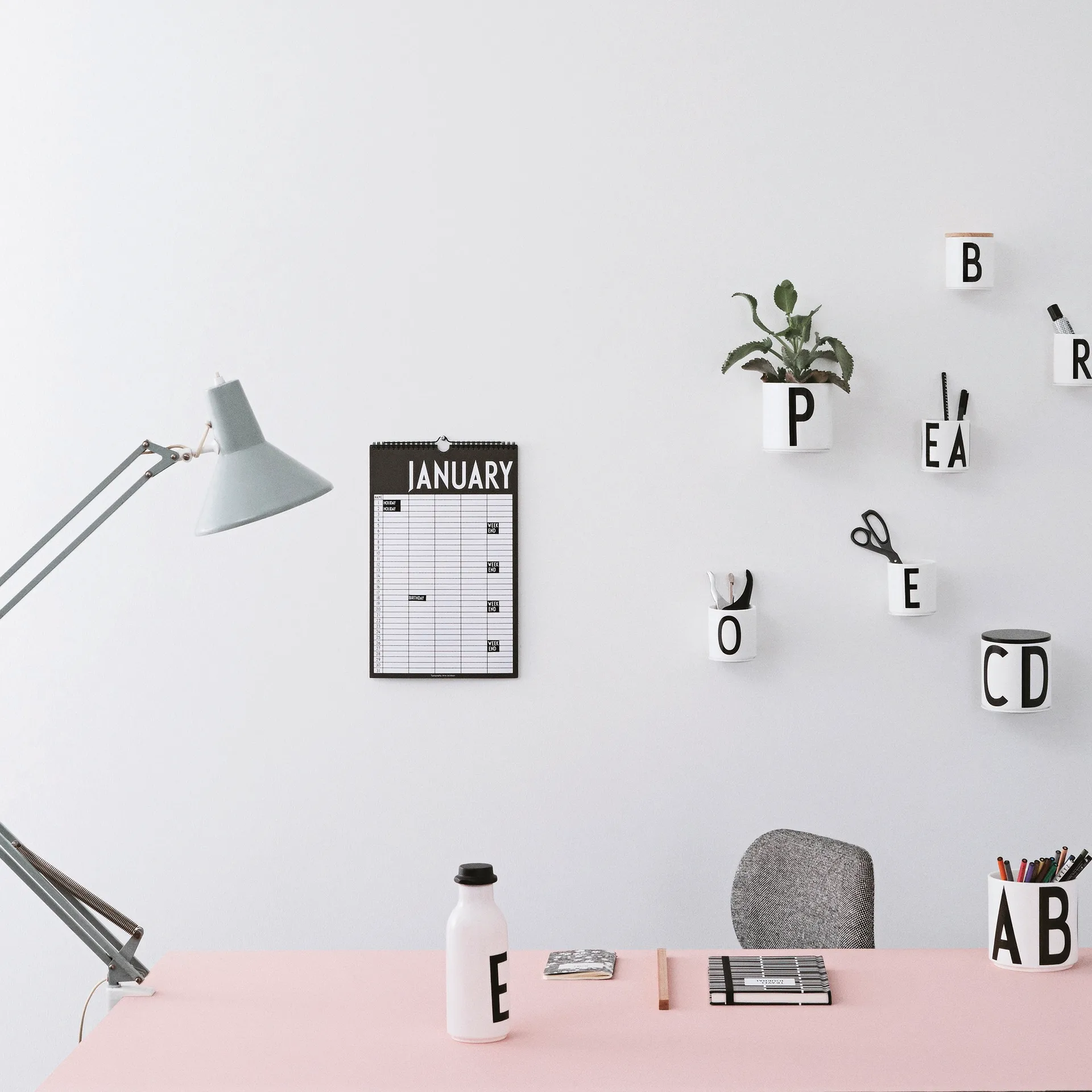 Design Letters Månedskalender, Black Design Letters