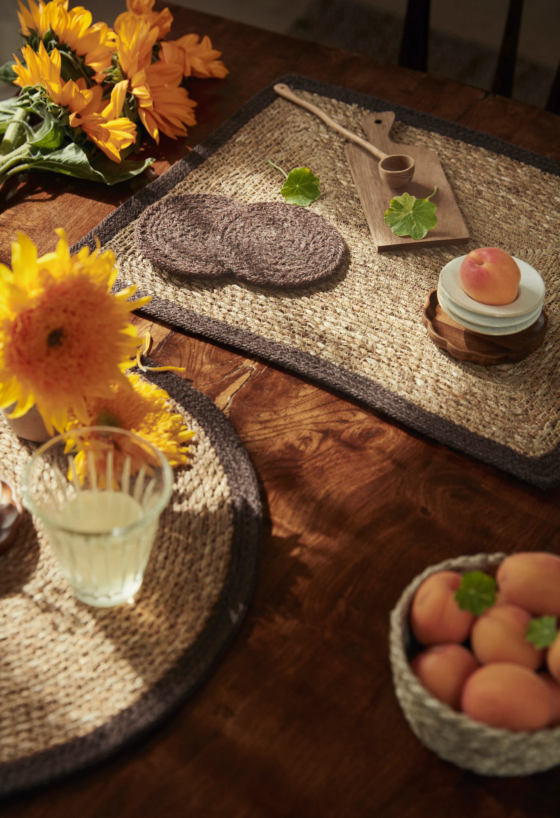 Emil bordbrikke rund, Natur-brun Dixie