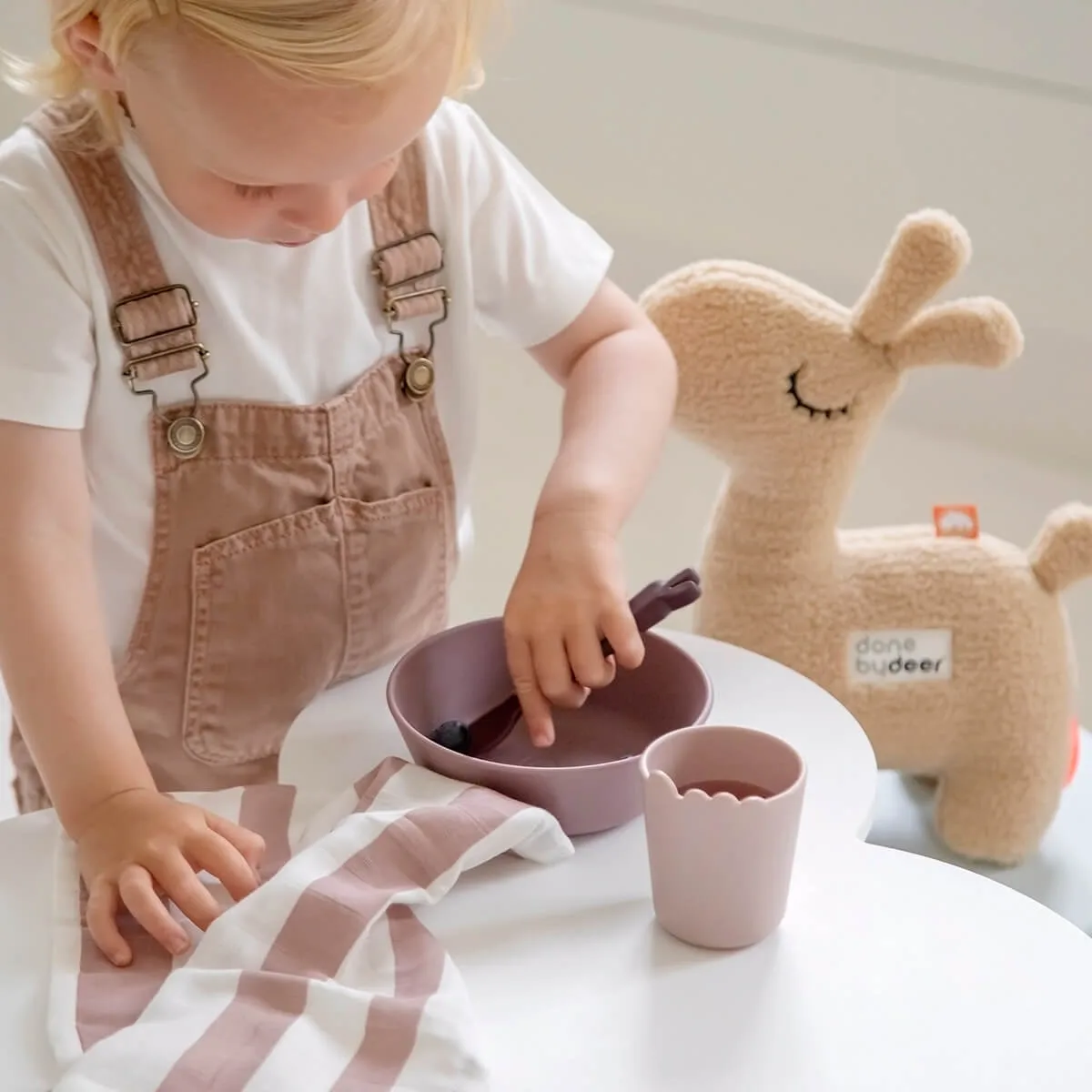 Kiddish first meal servisesett 3 deler, Powder Done by deer