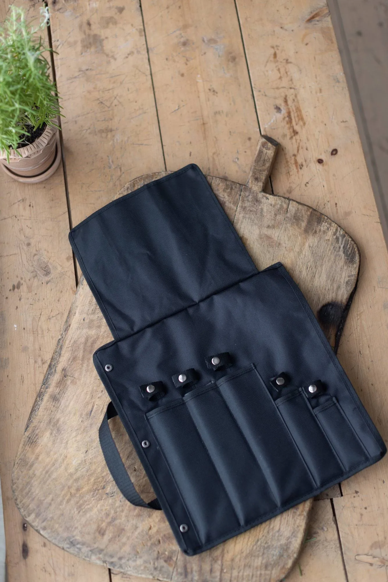 Kadi knivveske, Svart nylon, 5 knivrom Dorre