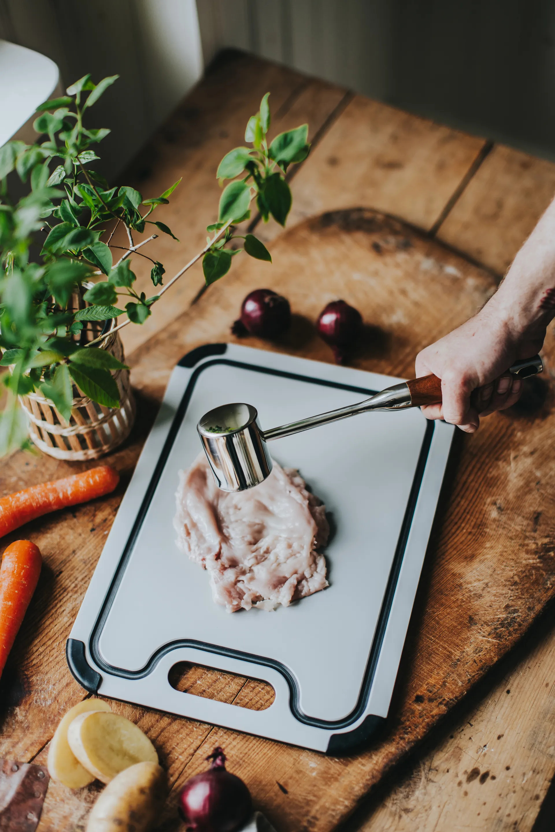 Kata Kjøttklubbe rustfritt stål 28,8x6,1x5,1 cm, Trehandtak Dorre