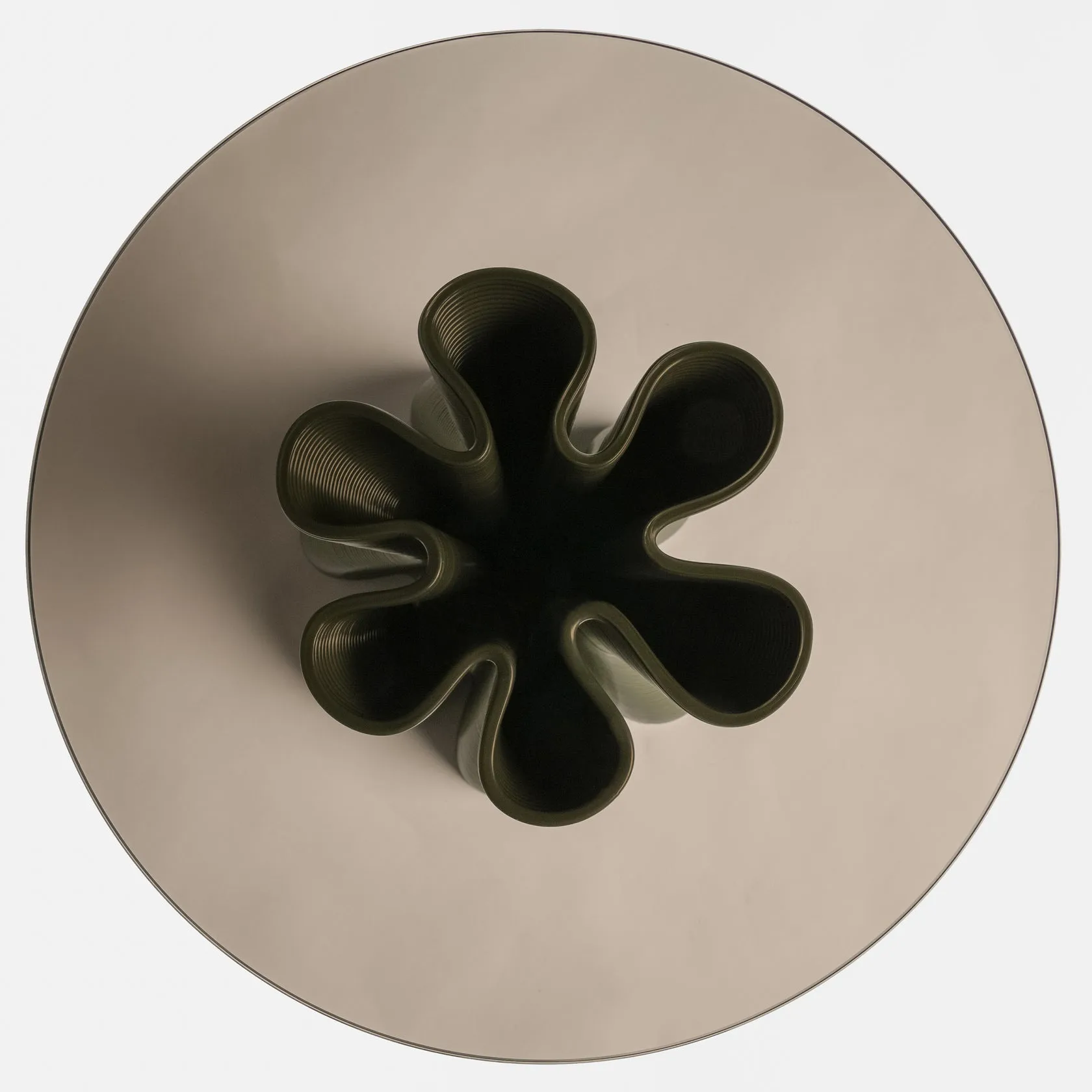 Anemone sidebord Ø50 cm, Olive Ekbacken Studios