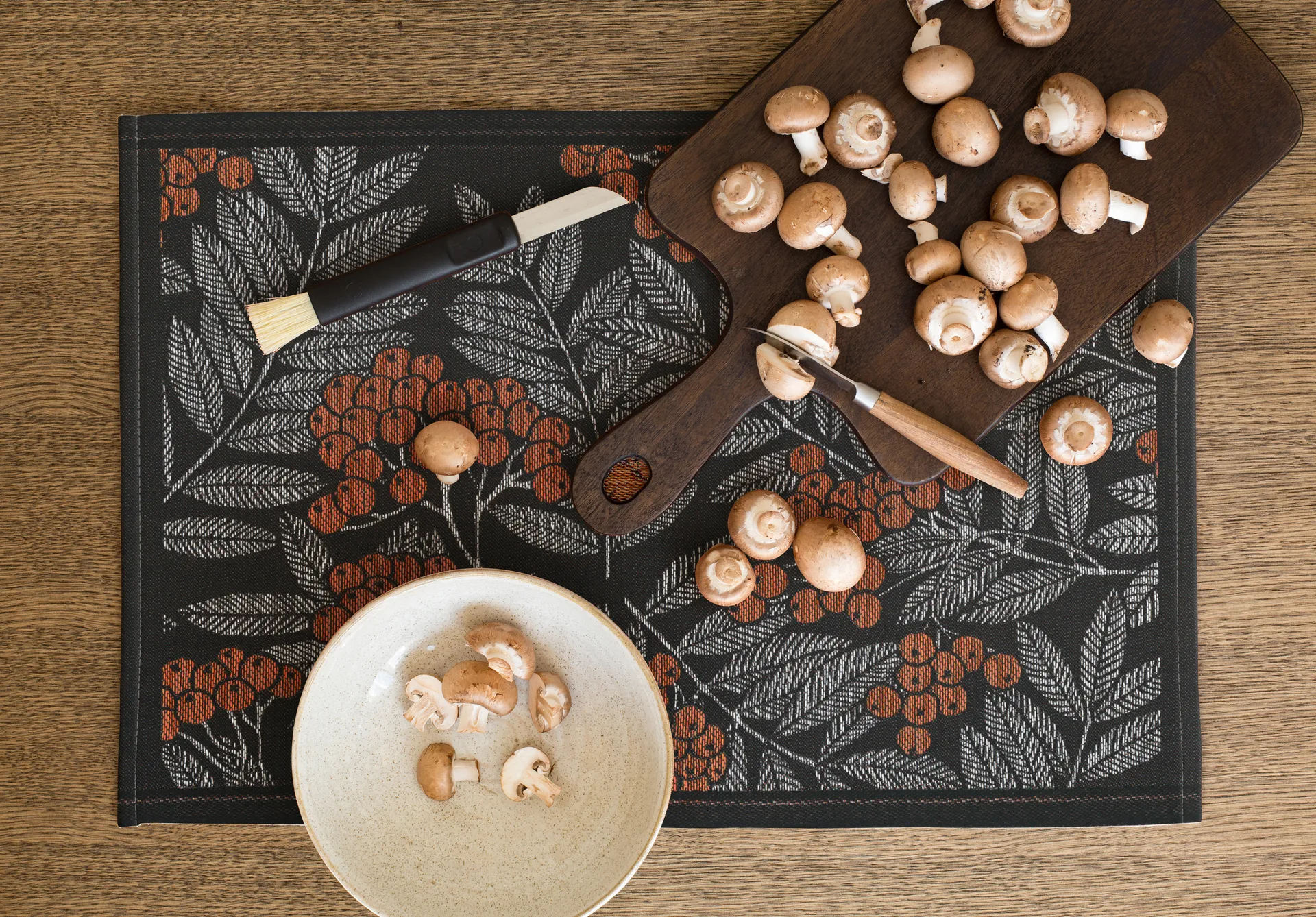 Rönnbärsblad spisebrikke, 35 x 48 cm Ekelund Linneväveri