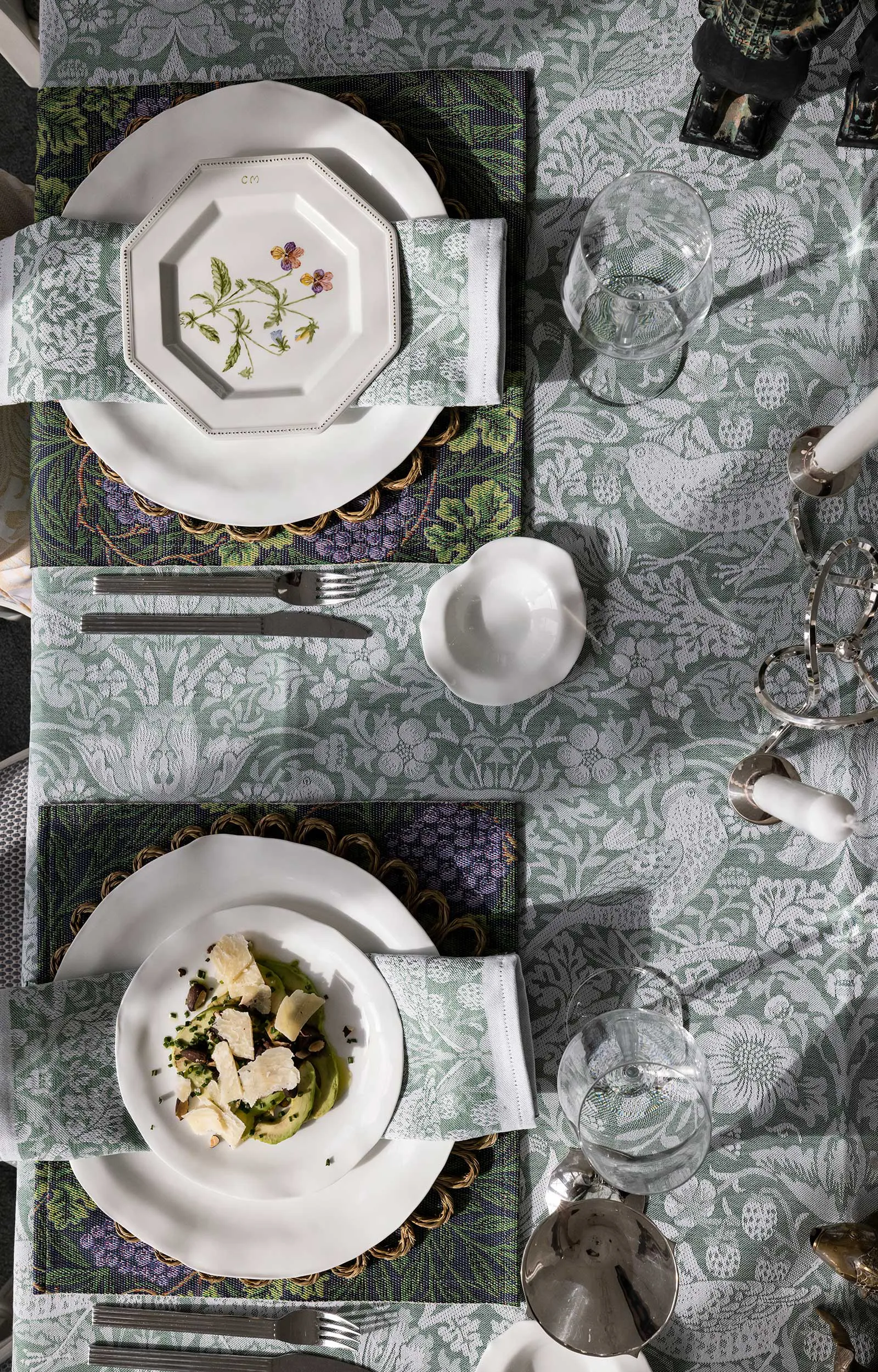 Strawberry Thief bordløper 50x150 cm, Grønn Ekelund Linneväveri