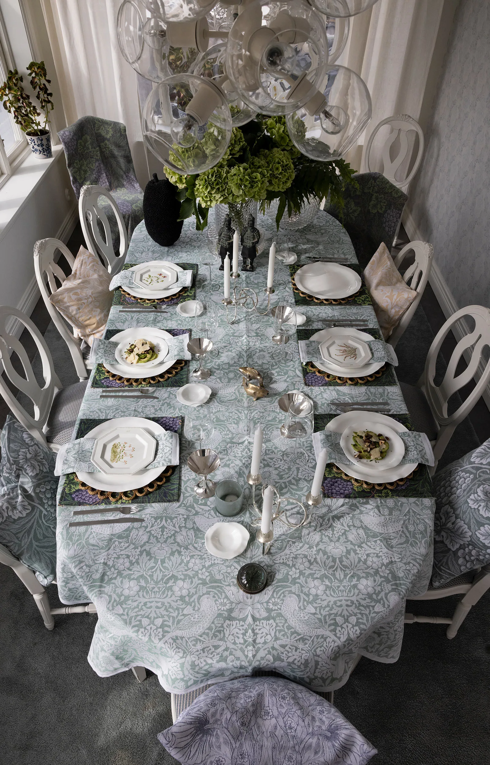 Strawberry Thief duk 150x300 cm, Grønn Ekelund Linneväveri