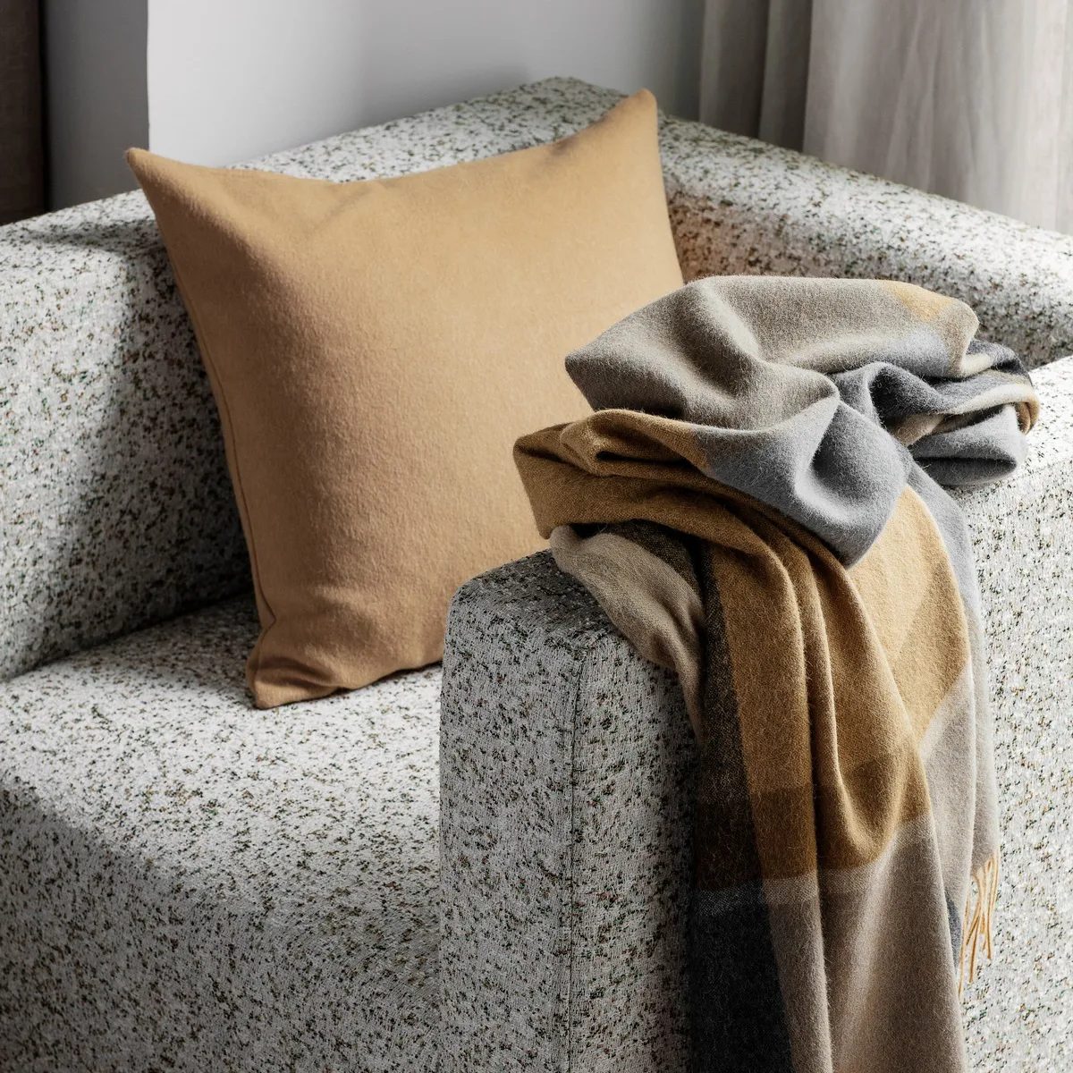 Manhattan pledd, okergul-smoked glass Elvang Denmark