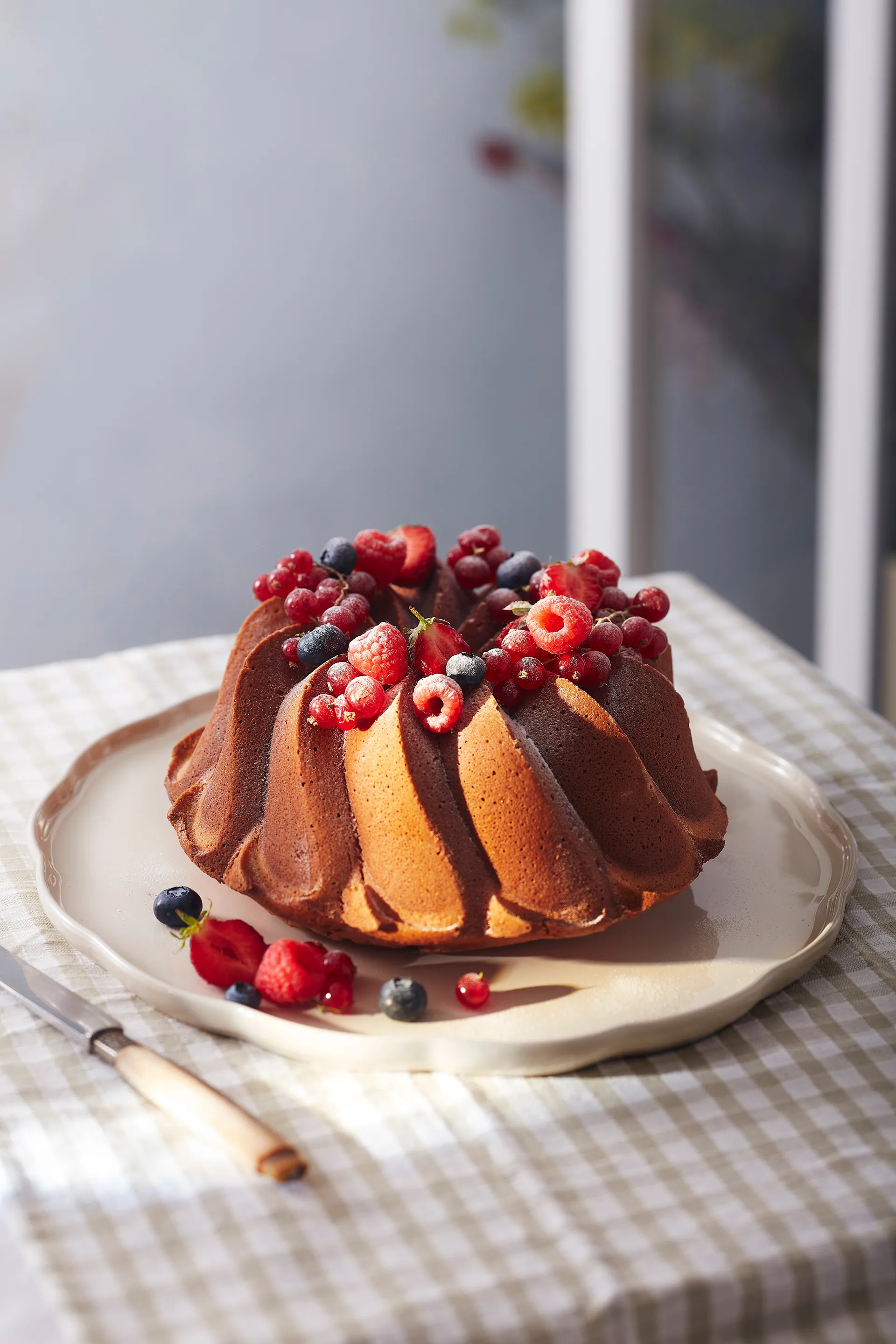 Emile Henry Madeleine serveringsfat, Cream, rund Emile Henry