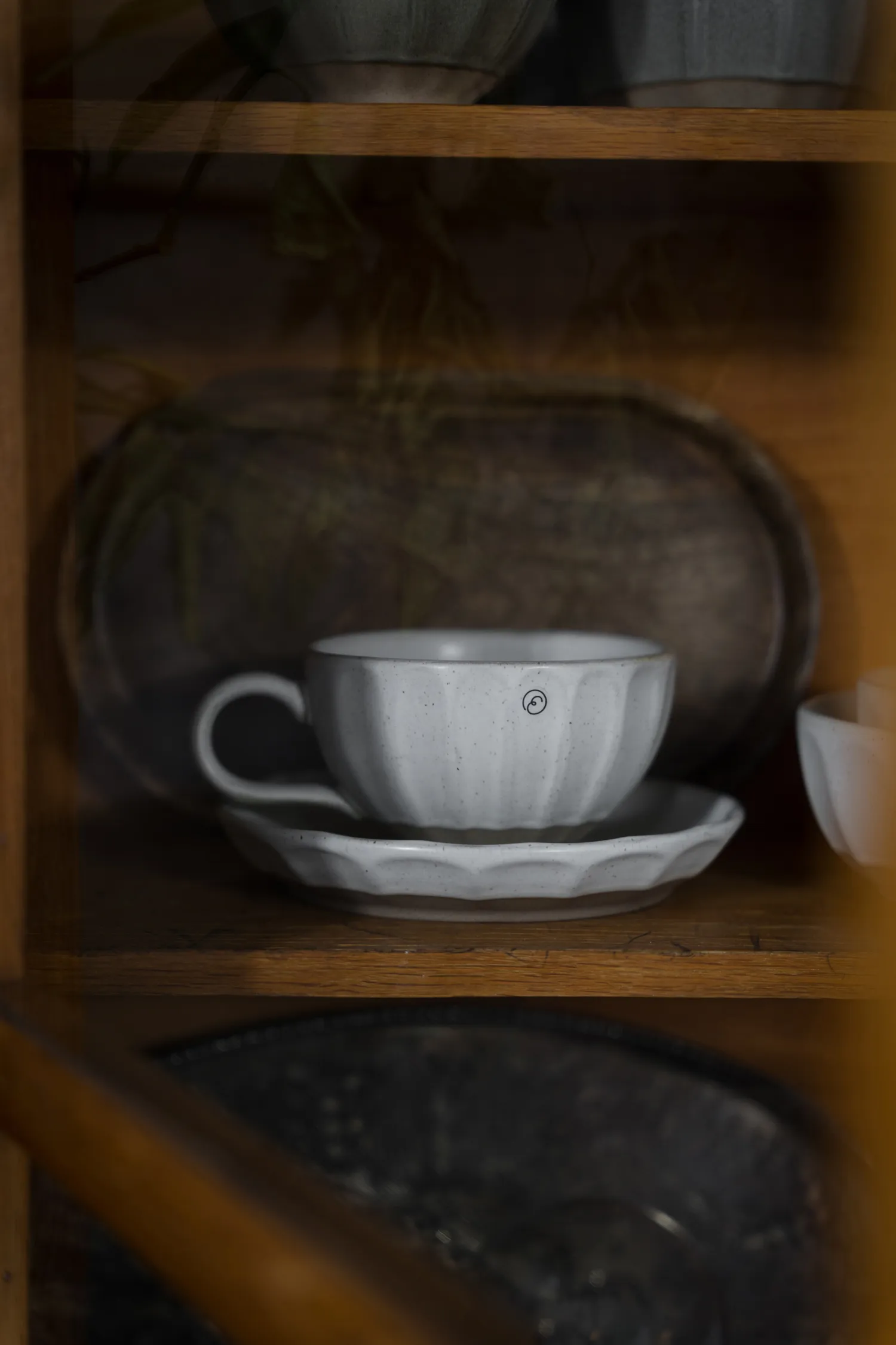 Ernst asjett i steingods, Hvit-natur, Ø17x3 cm ERNST