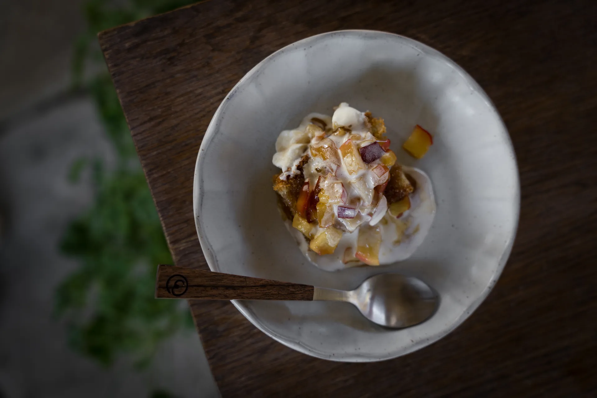 Ernst asjett i steingods, Hvit-natur, Ø17x3 cm ERNST