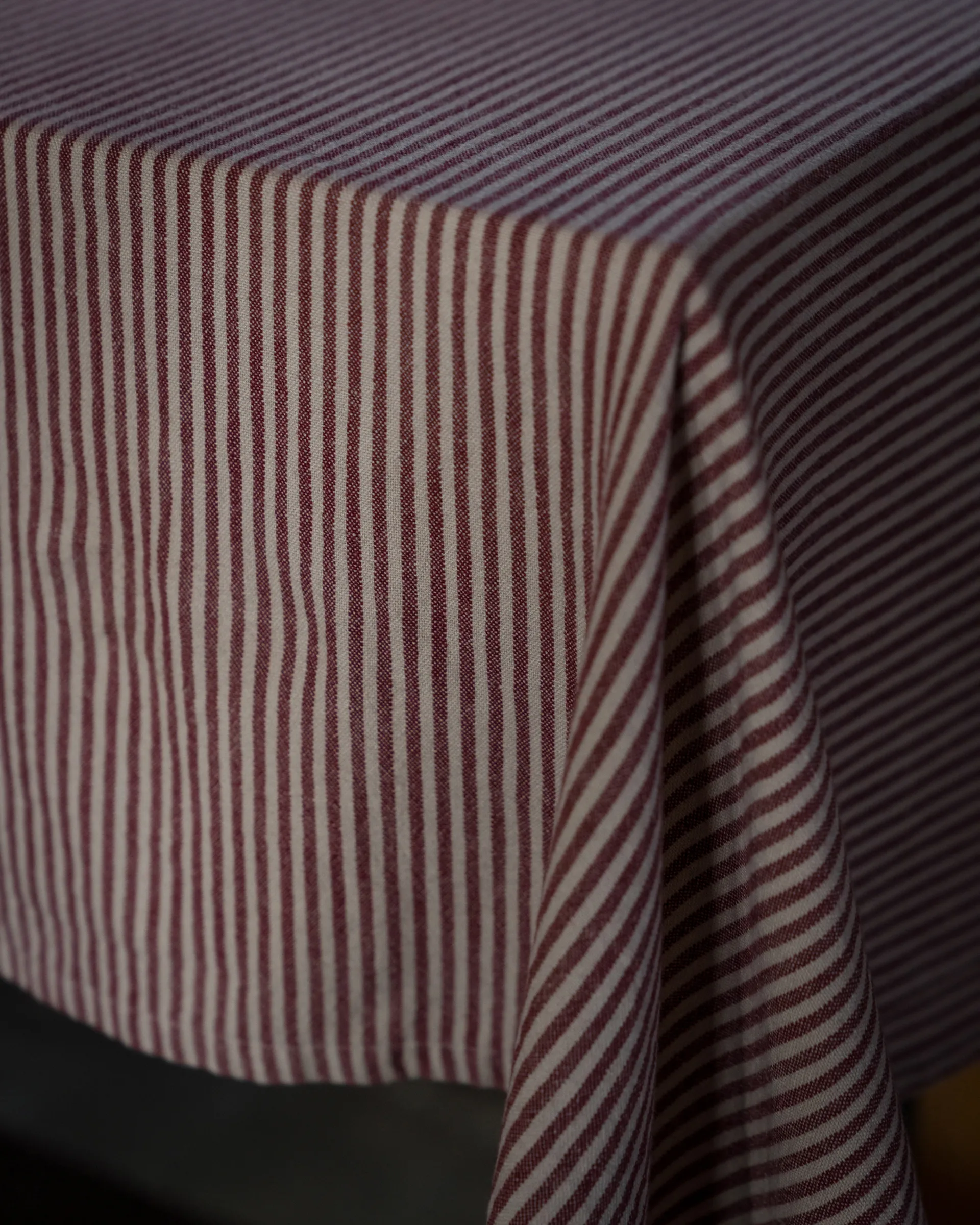 Ernst bordduk smale striper 145x300 cm, Rød-beige ERNST