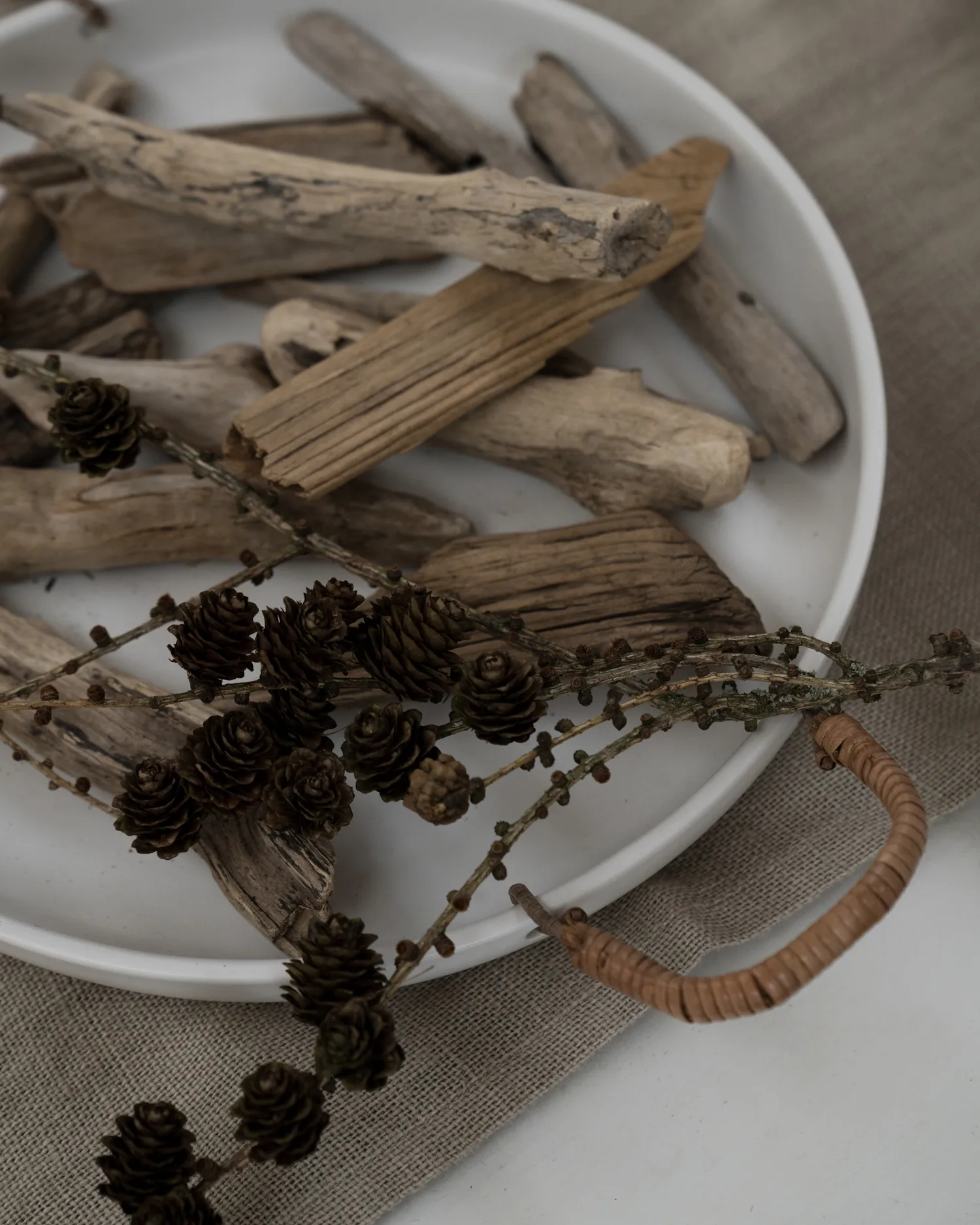 Ernst brett med hank hvit, Ø35 cm ERNST