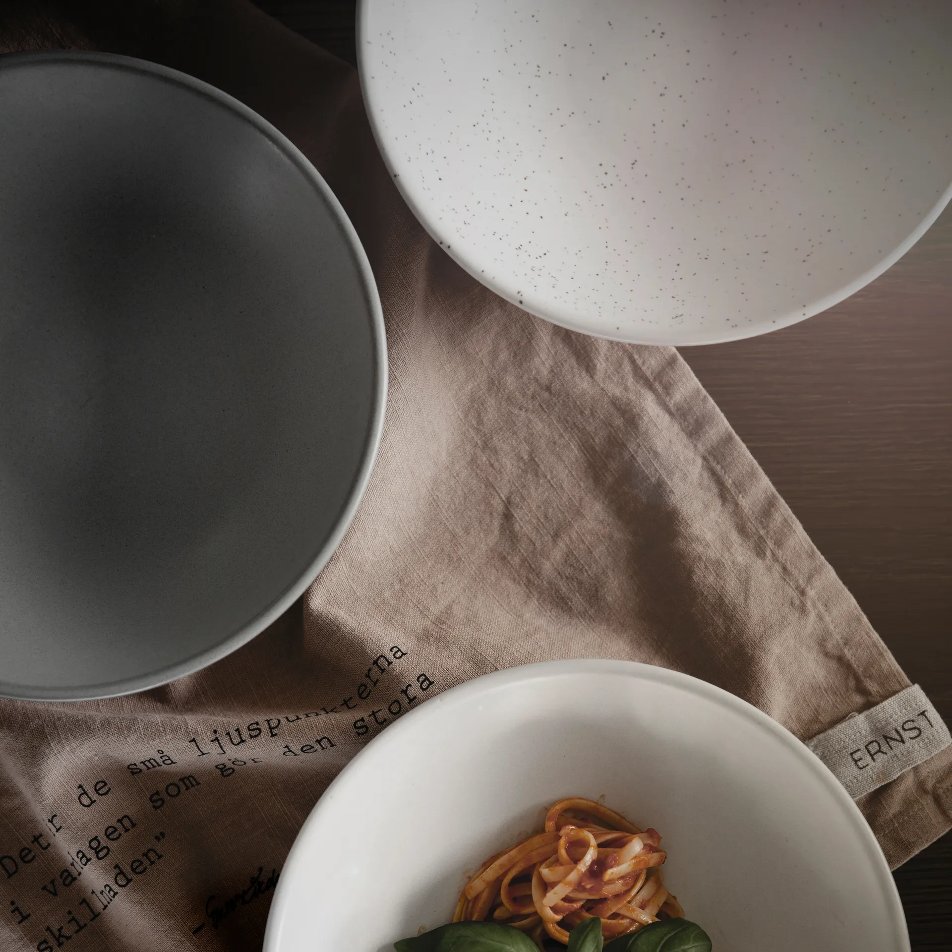 Ernst dyp tallerken 22 cm, Prikkete-hvit ERNST