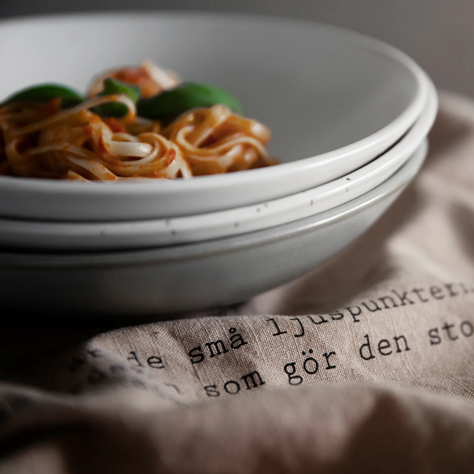 Ernst dyp tallerken 22 cm, Prikkete-hvit ERNST