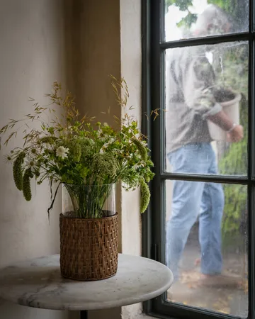 Ernst vase/lykt i kurv - Mørkebrun, Ø18x30 cm - ERNST