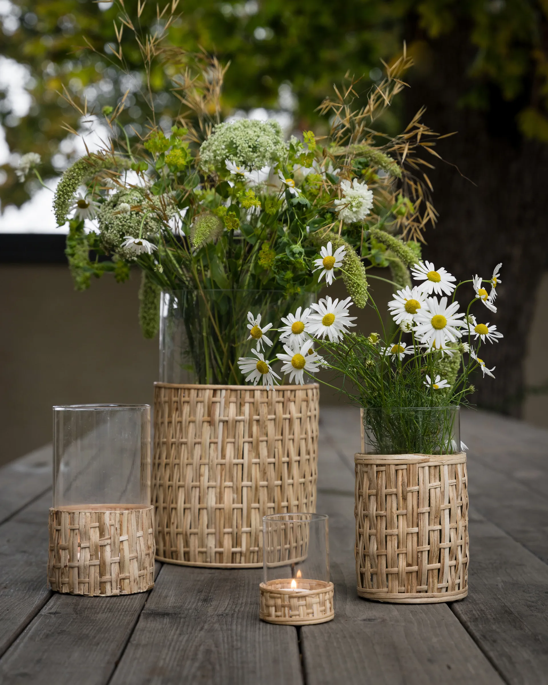 Ernst vase/lykt i kurv, Natur, Ø10x12 cm ERNST