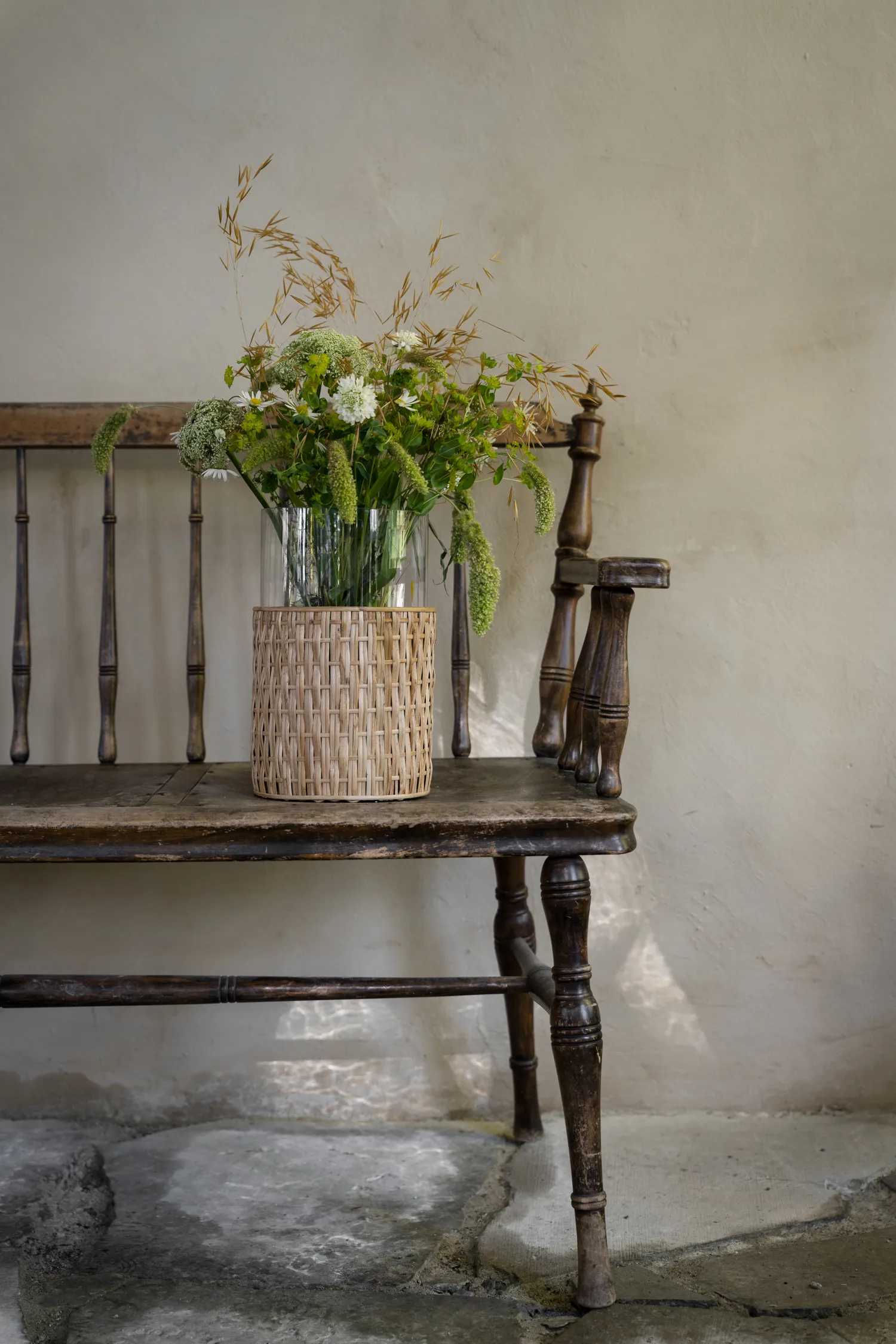 Ernst vase/lykt i kurv, Natur, Ø18x30 cm ERNST