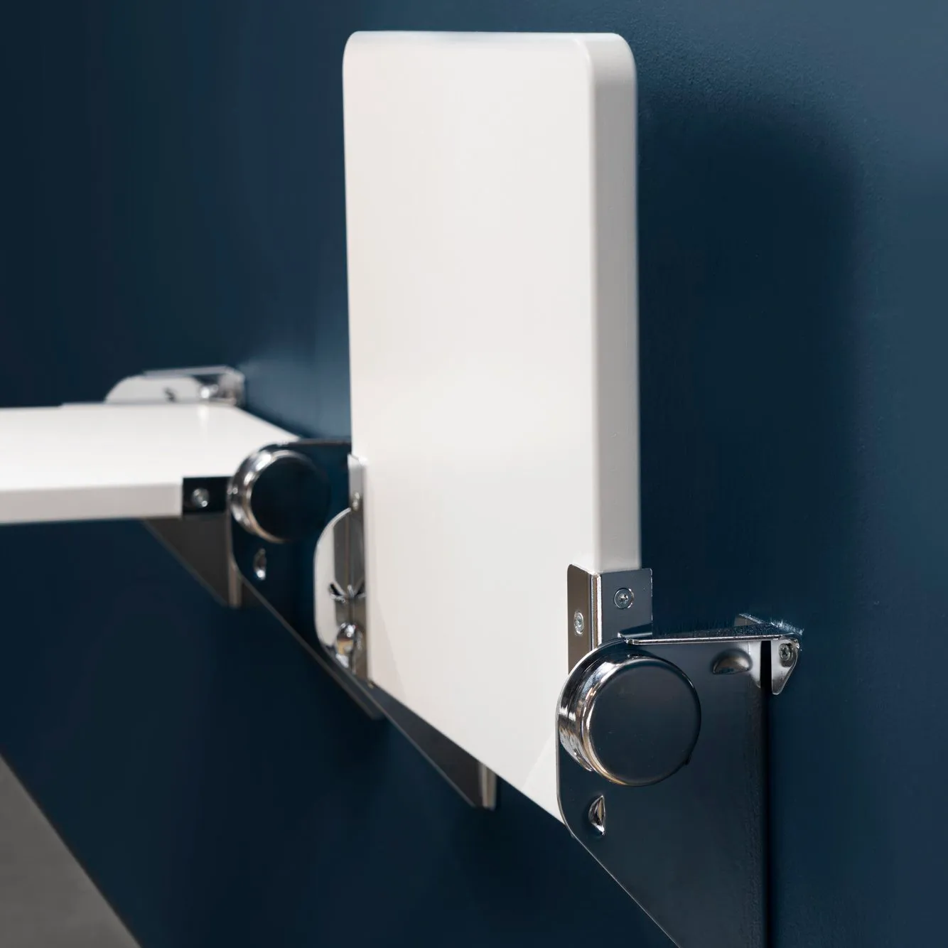 Jaxon veggstol standard, hvit Essem Design