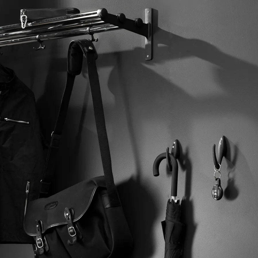 Nostalgi hatthylle, skohylle, krom, svart Essem Design