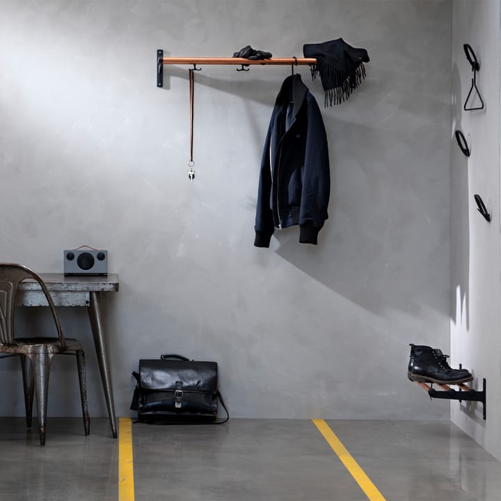 Nostalgi sko- eller hattehylle, Aluminium, sort stativ Essem Design