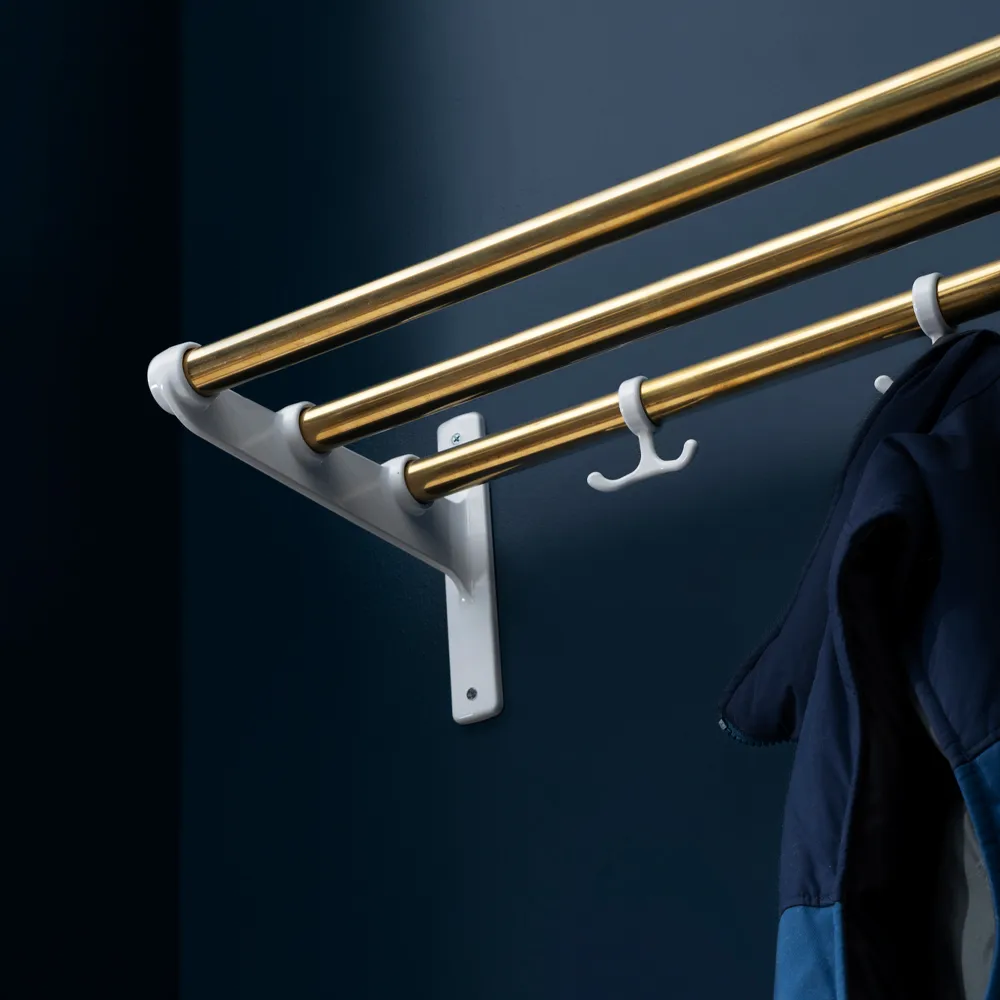 Nostalgi sko- eller hattehylle, Valnøtt, aluminiumsstativ Essem Design