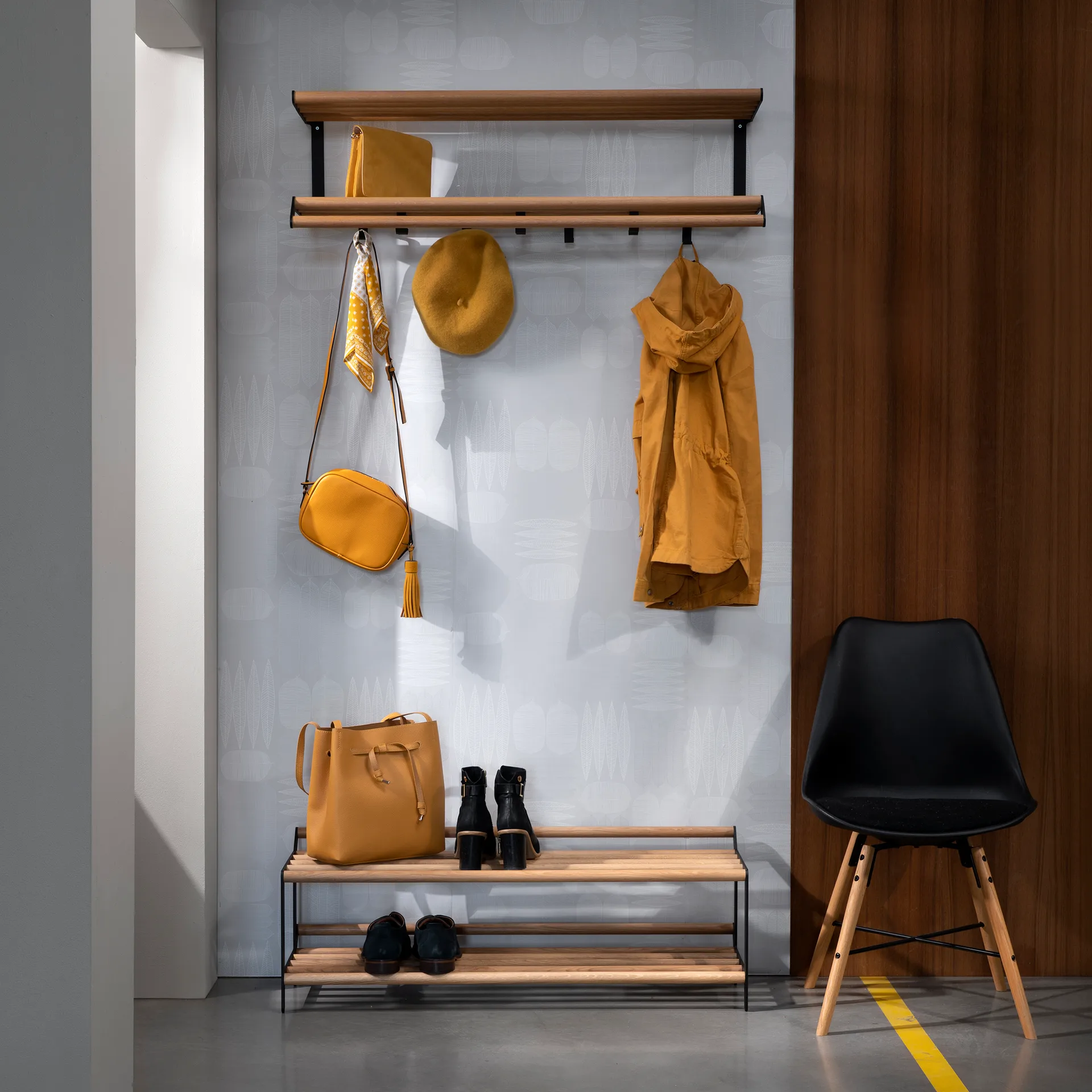 Tamburin hattehylle 100 cm, Eik-svart Essem Design