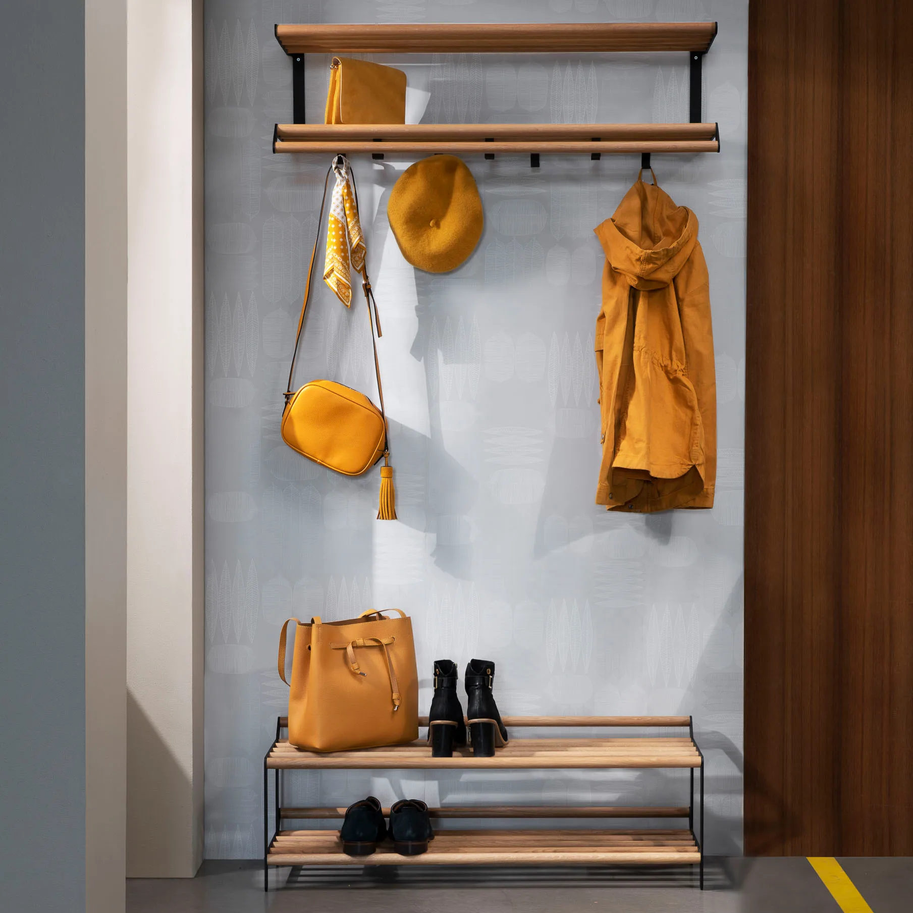 Tamburin hattehylle 60 cm, Eik-svart Essem Design