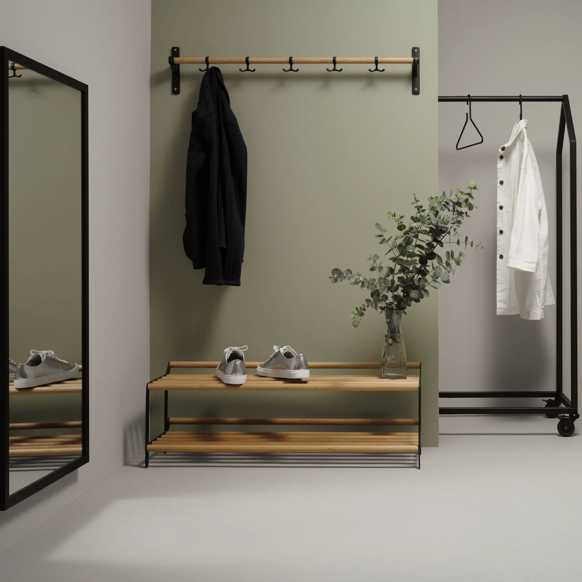 Tamburin skohylle 60 cm, Eik-svart Essem Design