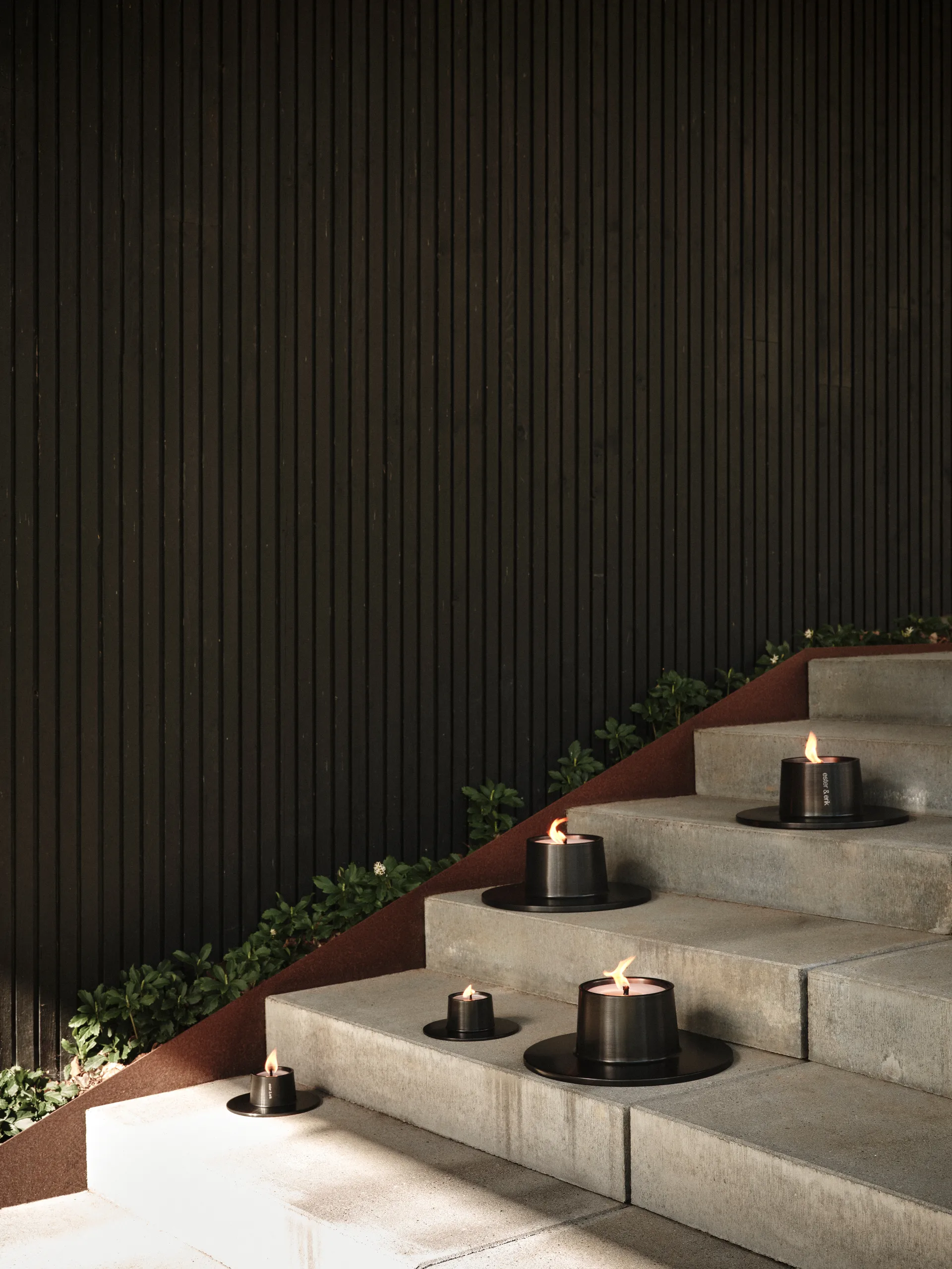 ester & erik utendørs lysestake large 32,3 cm, Black ester & erik