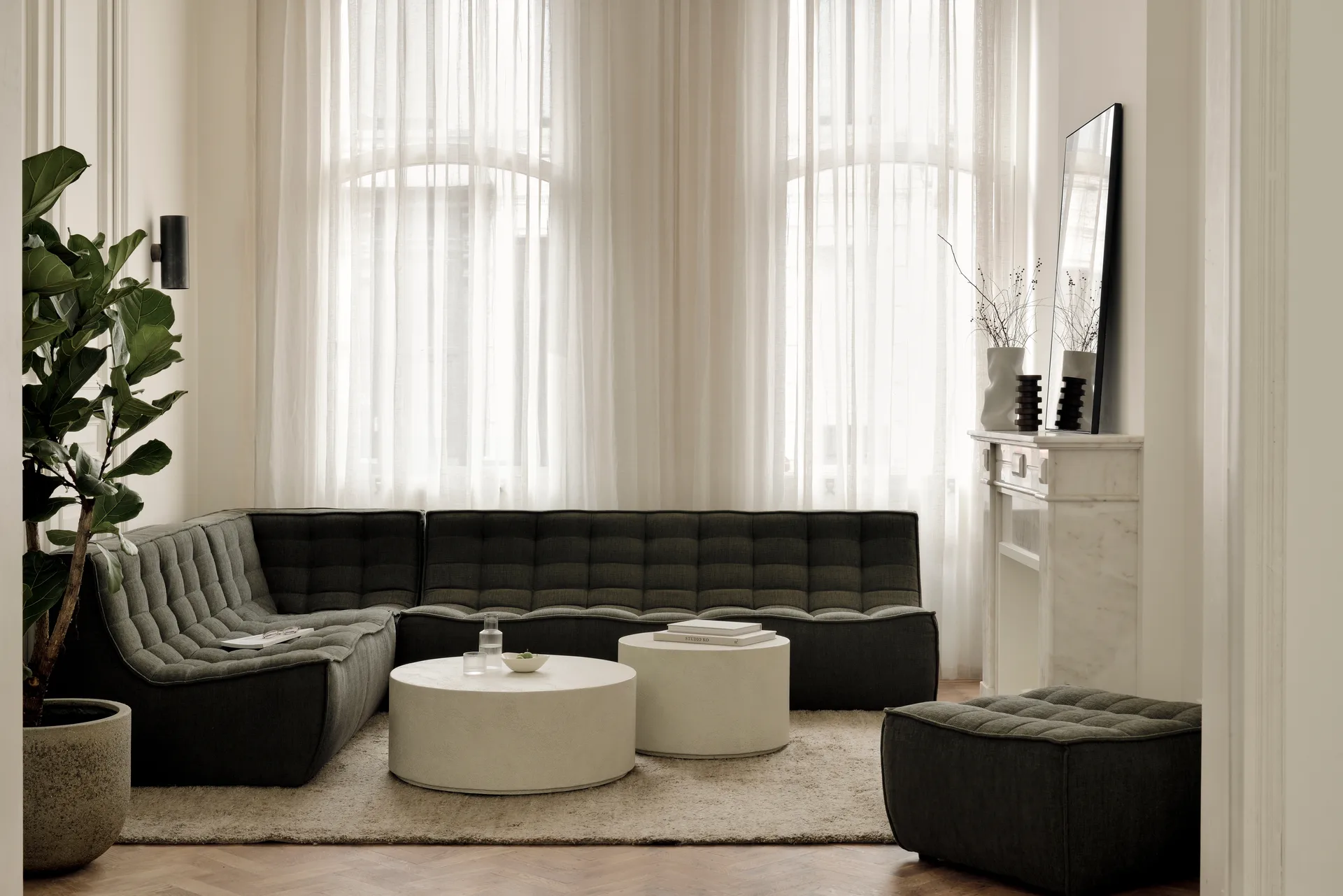 N701 modulhjørnesofa med rett hjørne, stoff Moss Eco, 301x231 cm Ethnicraft