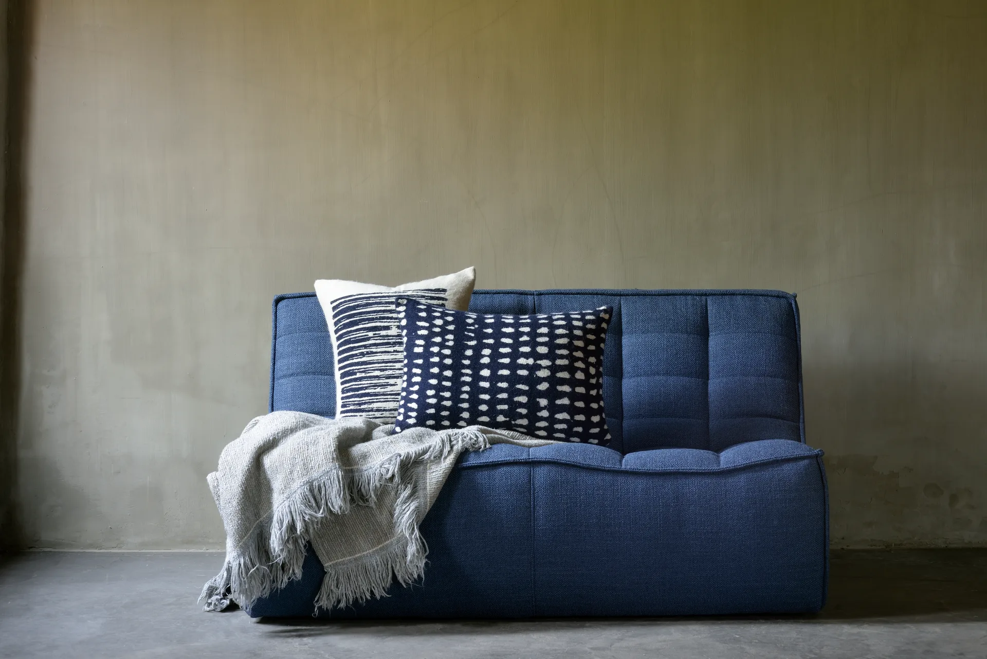 N701 sofa 2-seter, Stoff blue Ethnicraft