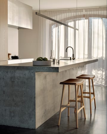 Osso Counter høy krakk 67 cm - Lakkert eik - Ethnicraft