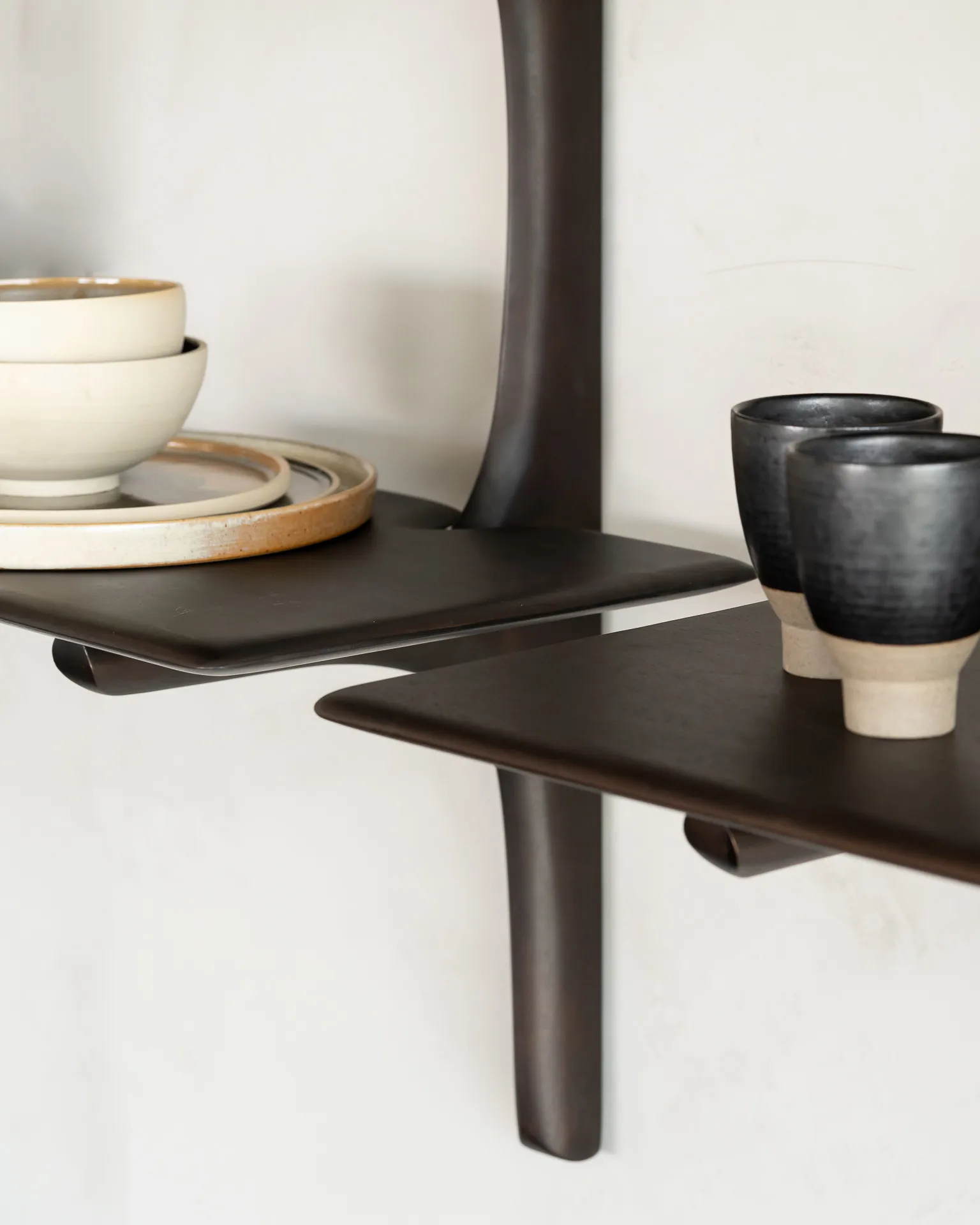 PI Vegghylle, Lakkert mahogni – 2 hylleplater Ethnicraft