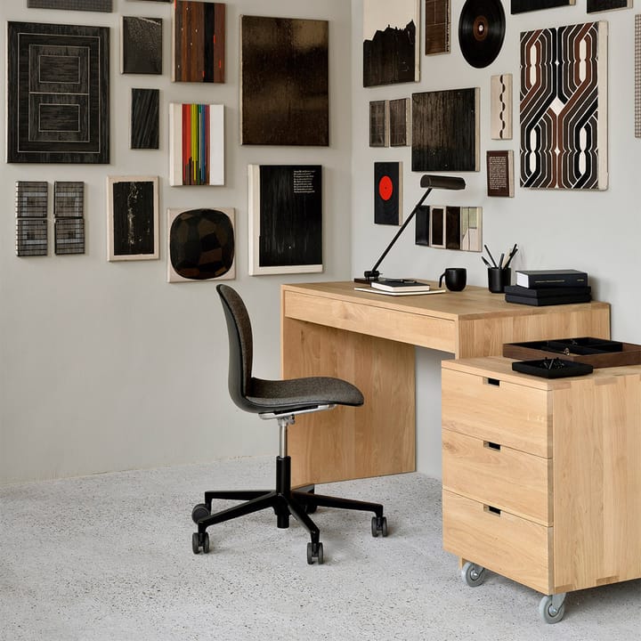 RBM Noor kontorstol - Grå med armelene 73 x 67 cm - Ethnicraft
