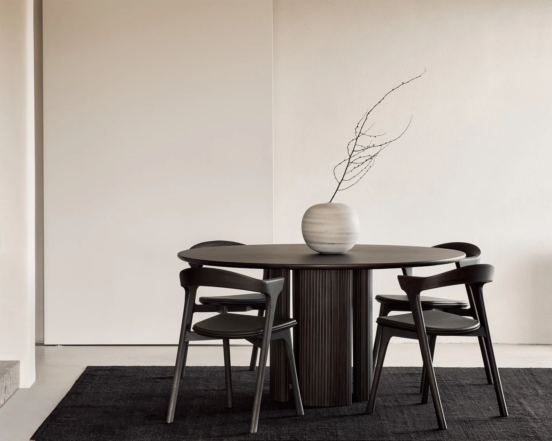 Roller Max spisebord Ø150 cm, Mørkebrunbeiset mahogny Ethnicraft