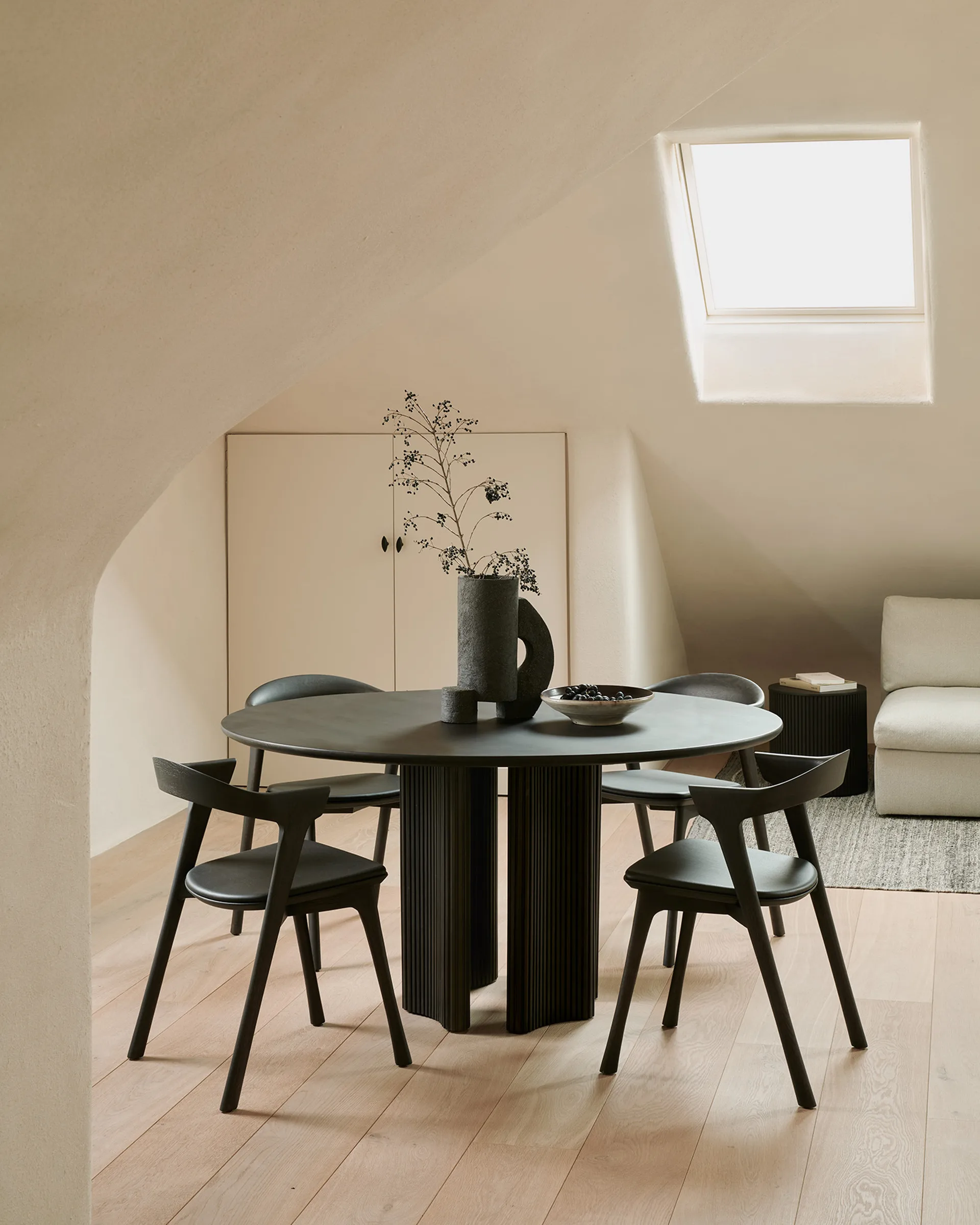 Roller Max spisebord Ø150 cm, Mørkebrunbeiset mahogny Ethnicraft