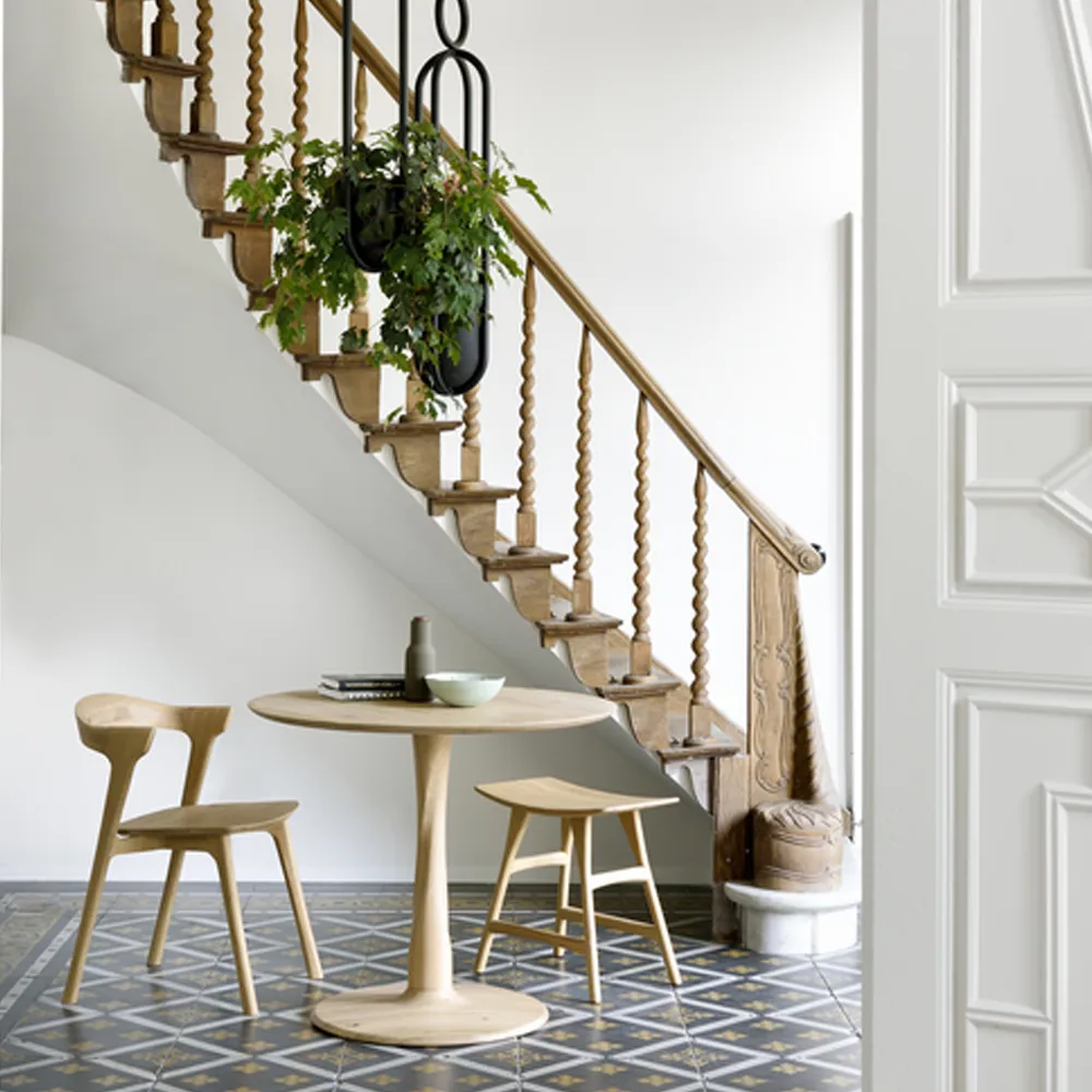 Torsion spisebord, Svartbeiset eik, Ø127 cm Ethnicraft