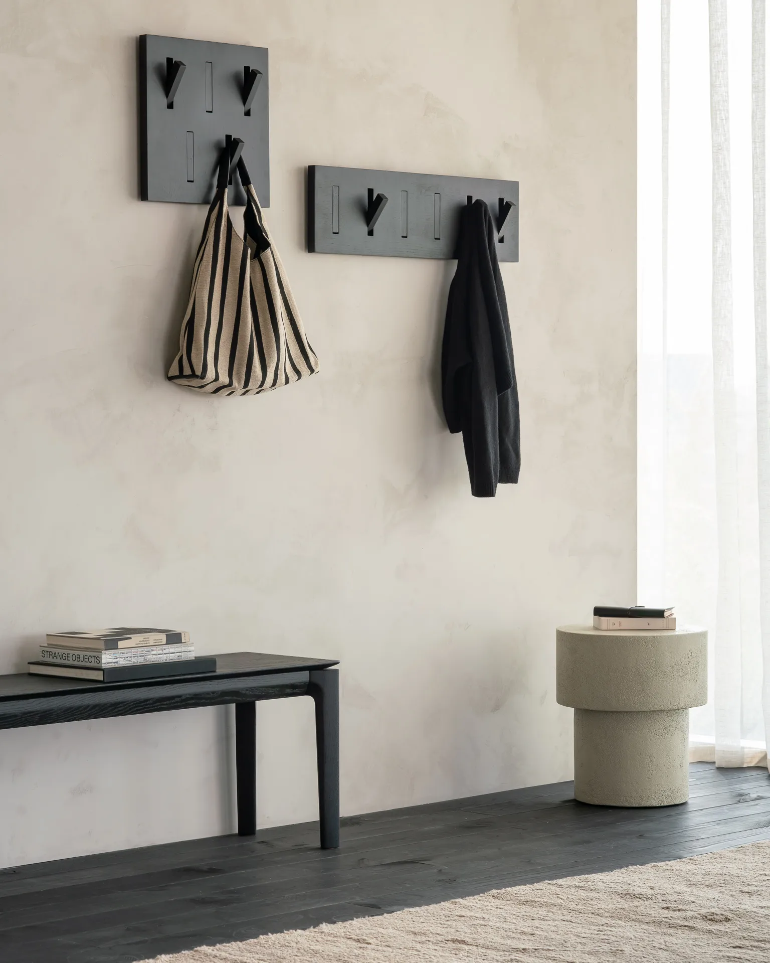 Utilitile wall hanger klesknagger, Lakkert eik – black – large Ethnicraft