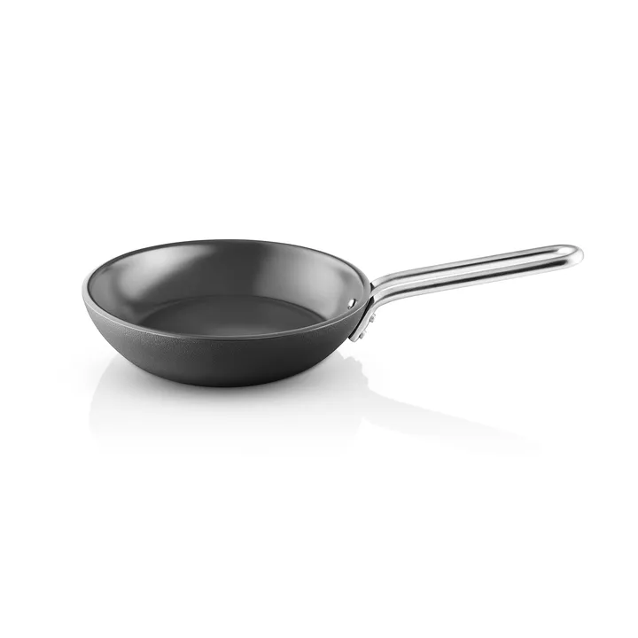 Professional Laser Titanium Slip-Let stekepanne - Black, Ø20 cm - Eva Solo