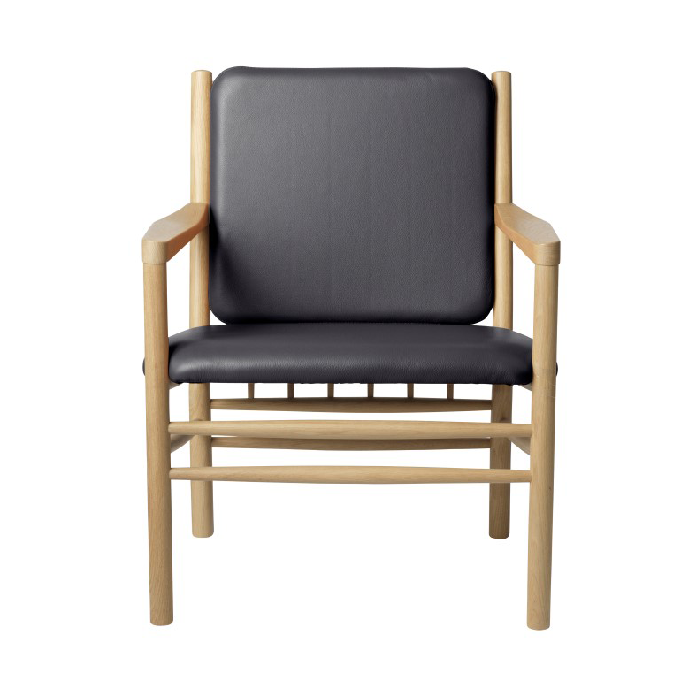 FDB Møbler J147 lenestol Oak nature lacquered-black leather