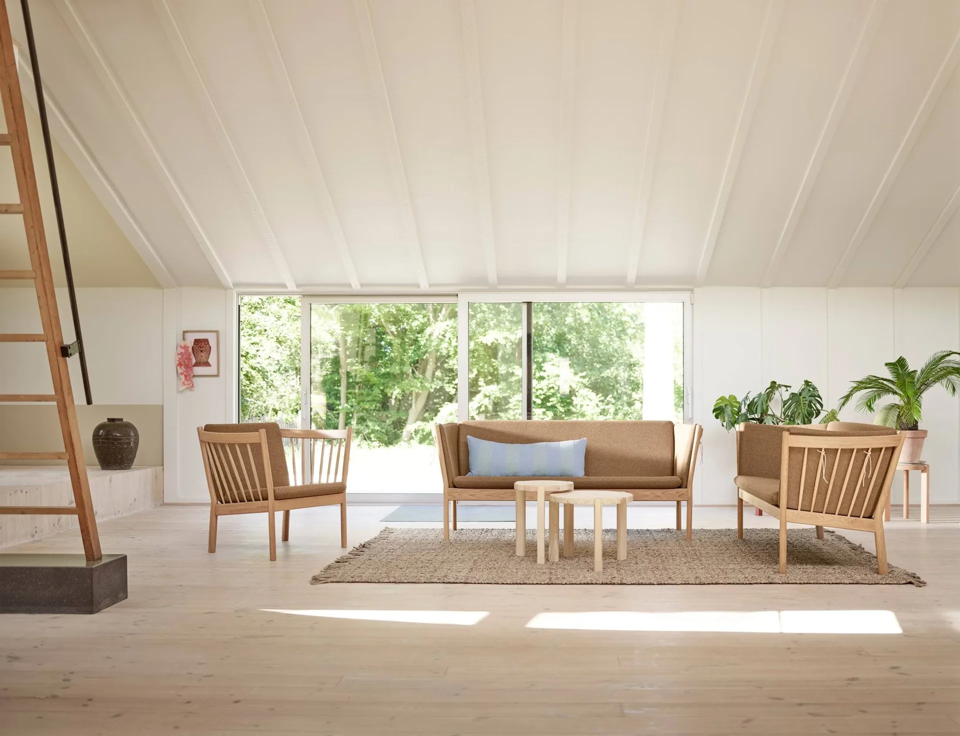 J149 sofa, Stoff brun- lakkert eik, 3-seter FDB Møbler