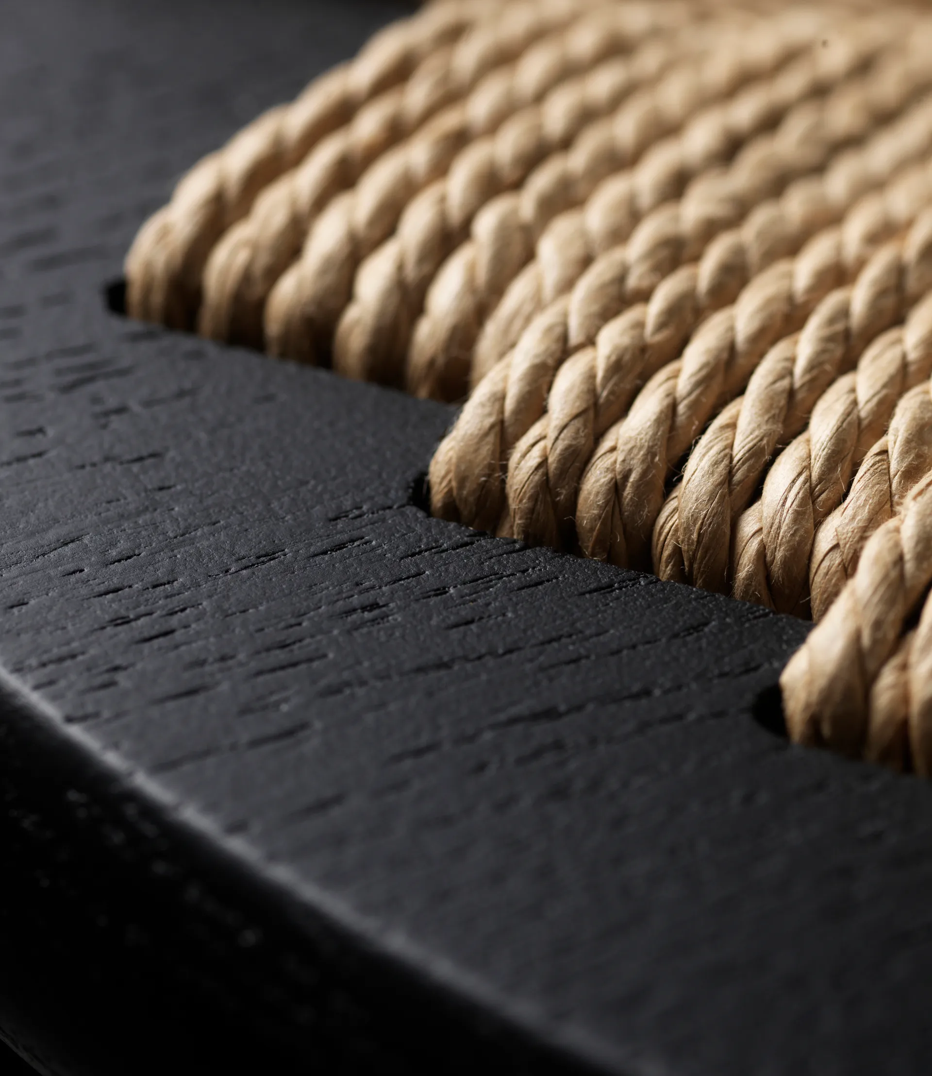 J165C Counter Round barkrakk, Oak black painted-nature FDB Møbler