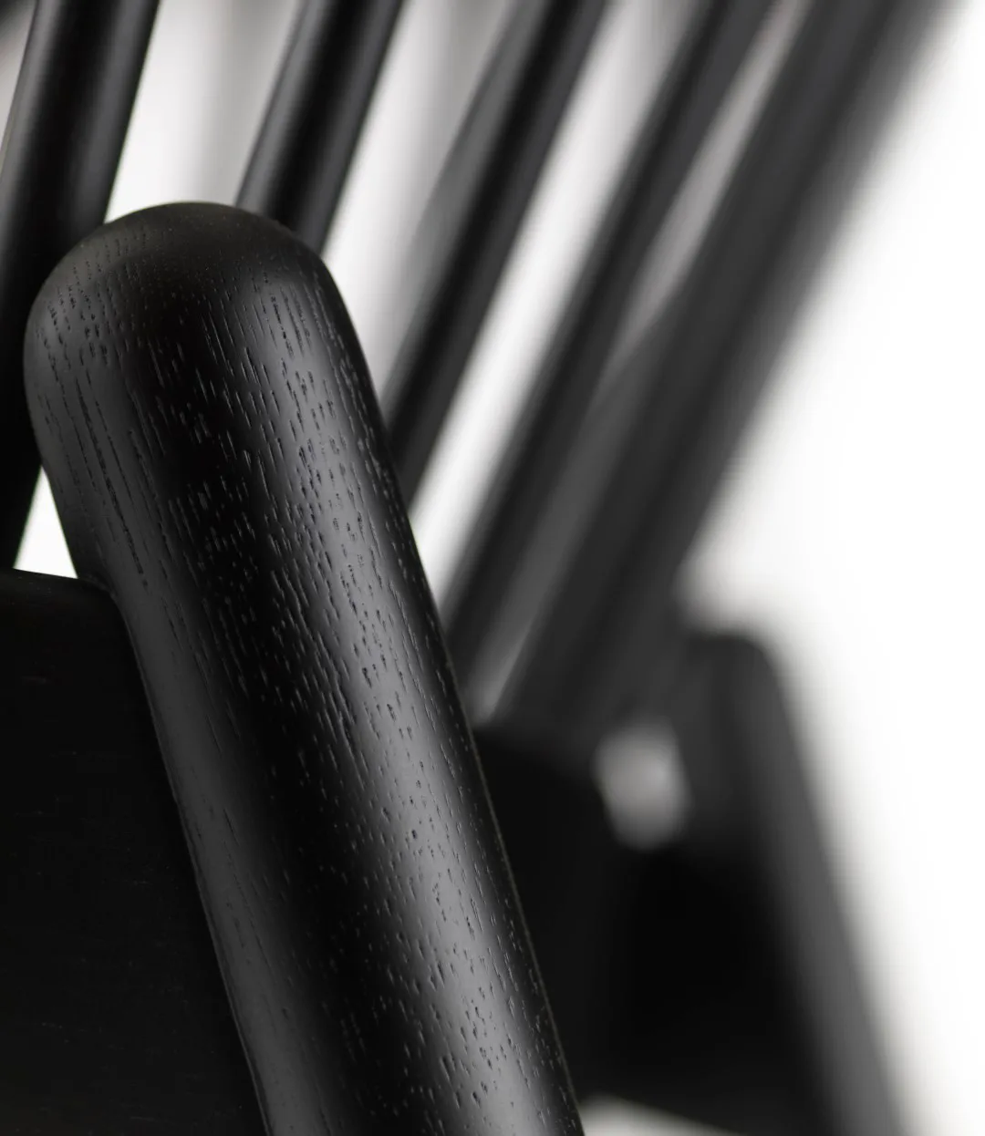 J166 Jørna stol, Oak black painted-red diced FDB Møbler