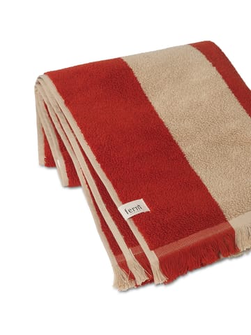 Alee håndkle 50 x 100 cm - Light camel-red - Ferm Living