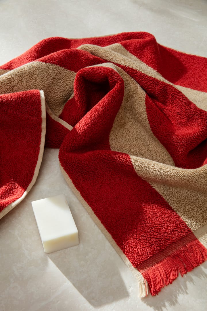 Alee håndkle 50 x 100 cm, Light camel-red Ferm Living