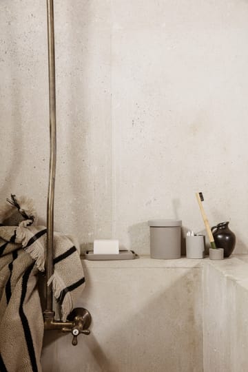 Alee håndkle 70 x 140 cm - Sand-black - Ferm Living
