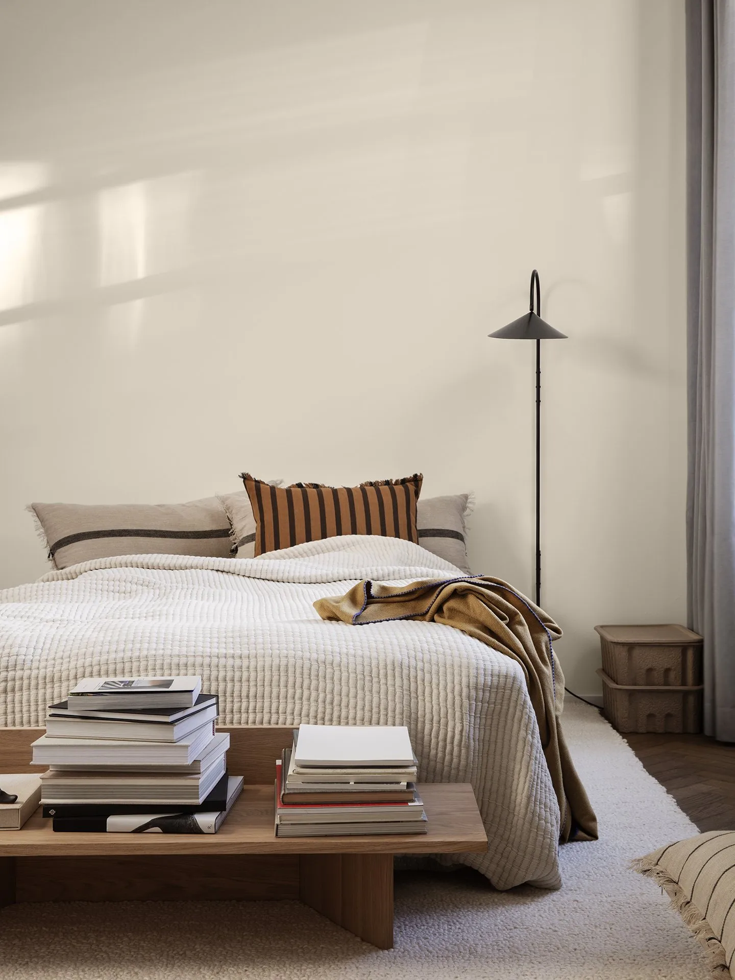 Arum vegglampe 127 cm, Sort Ferm Living