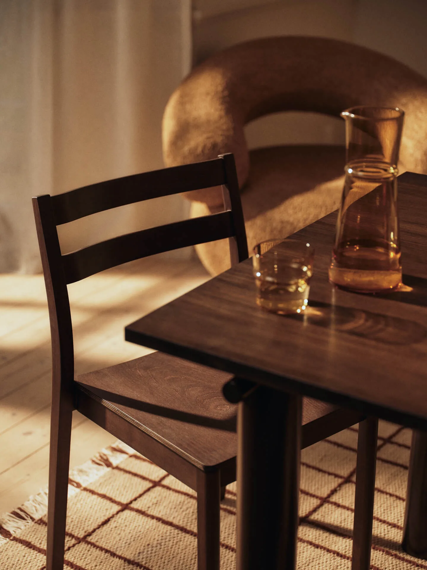 Atura spisebord, Dark chocolate-mørkbeiset eik, 90x200 cm Ferm Living